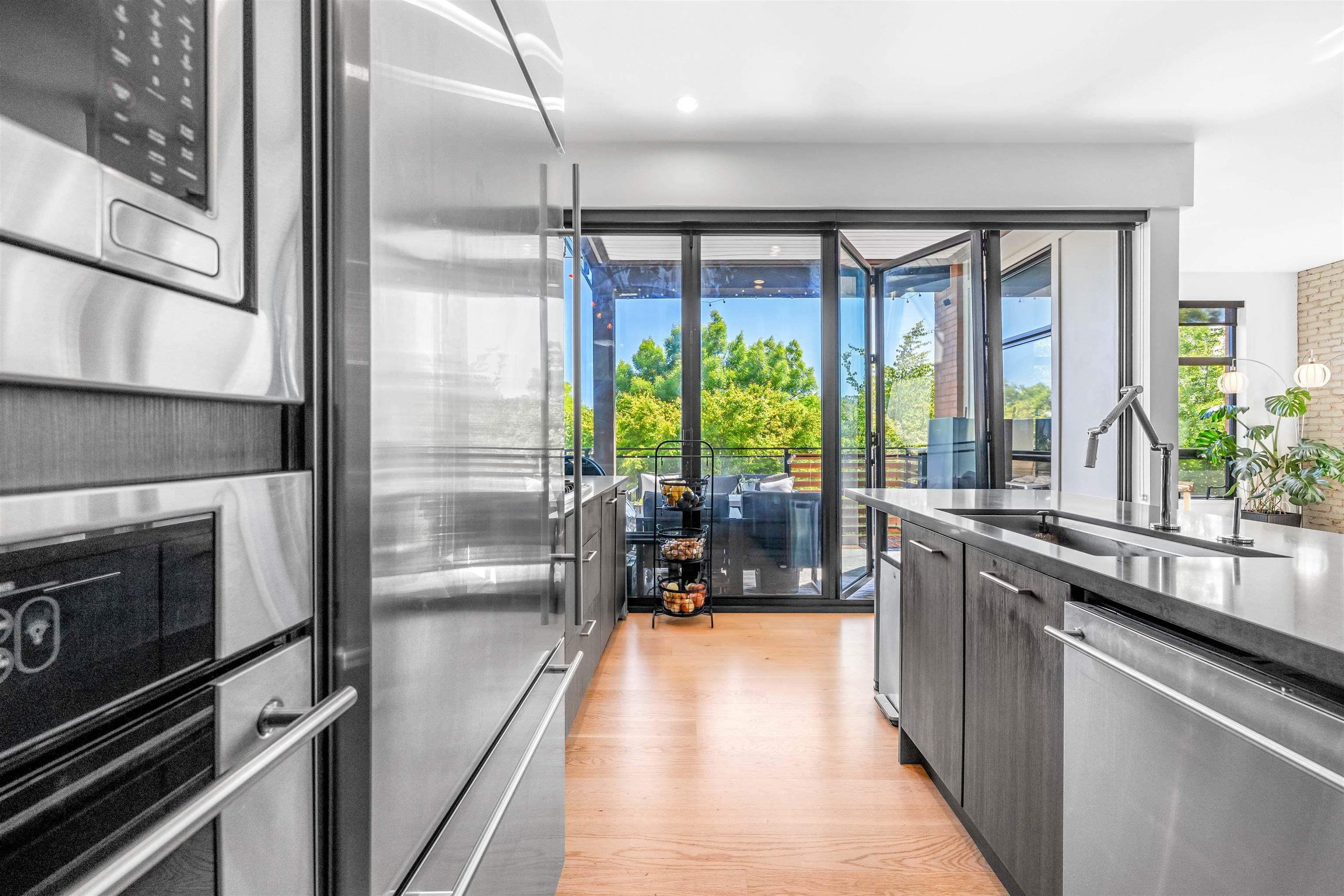 215 - 220 Salter Street, New Westminster, V3M 0H4 — photo 5