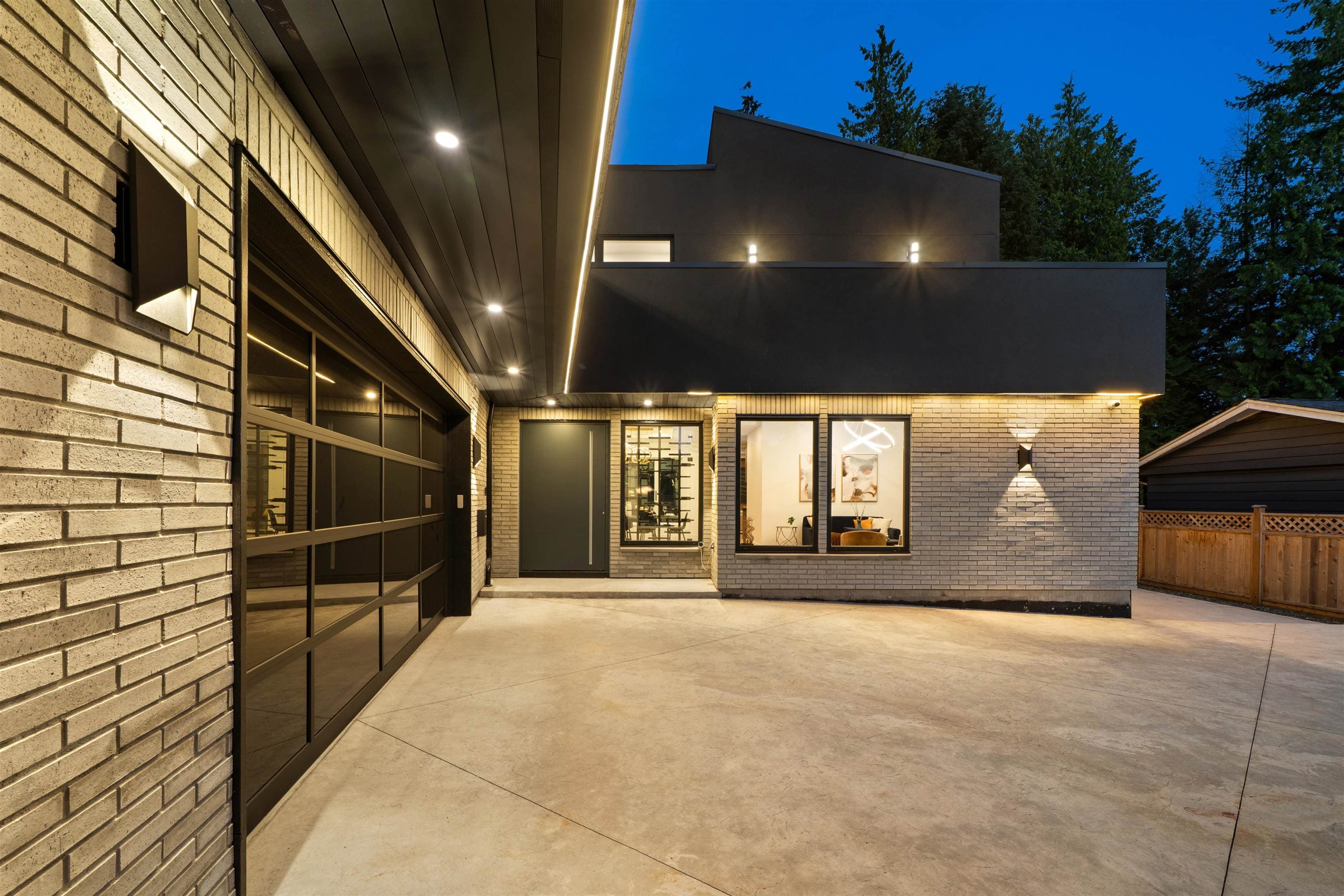687 Poplar Street, Coquitlam, V3J 3K7 — photo 3