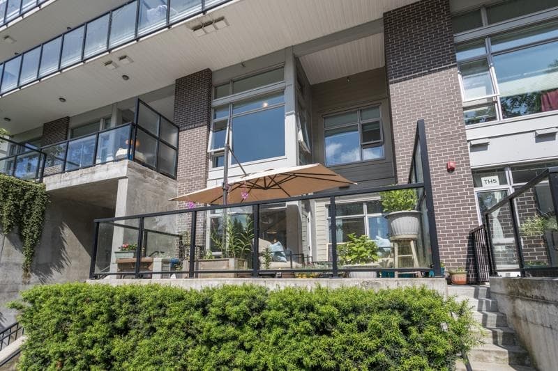 TH6 - 28 E Royal Avenue, New Westminster, V3L 0B7 — photo 1