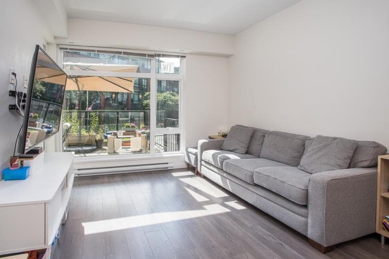 TH6 - 28 E Royal Avenue, New Westminster, V3L 0B7 — photo 4