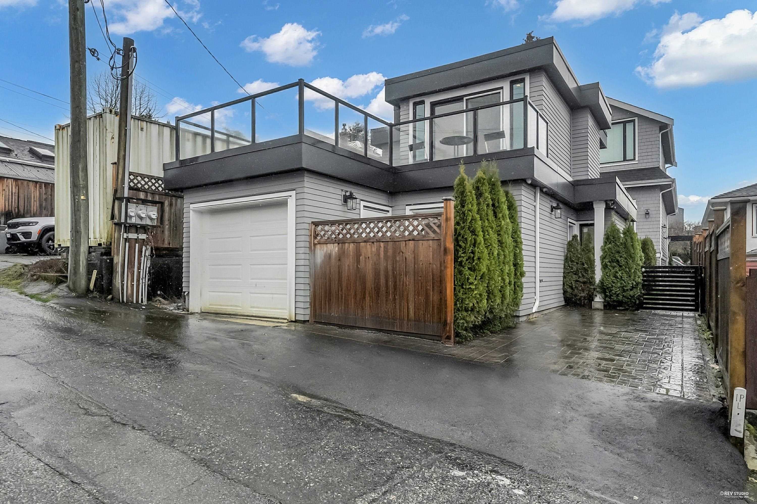 3429 Dundas Street, Vancouver, V5K 1R9 — photo 2
