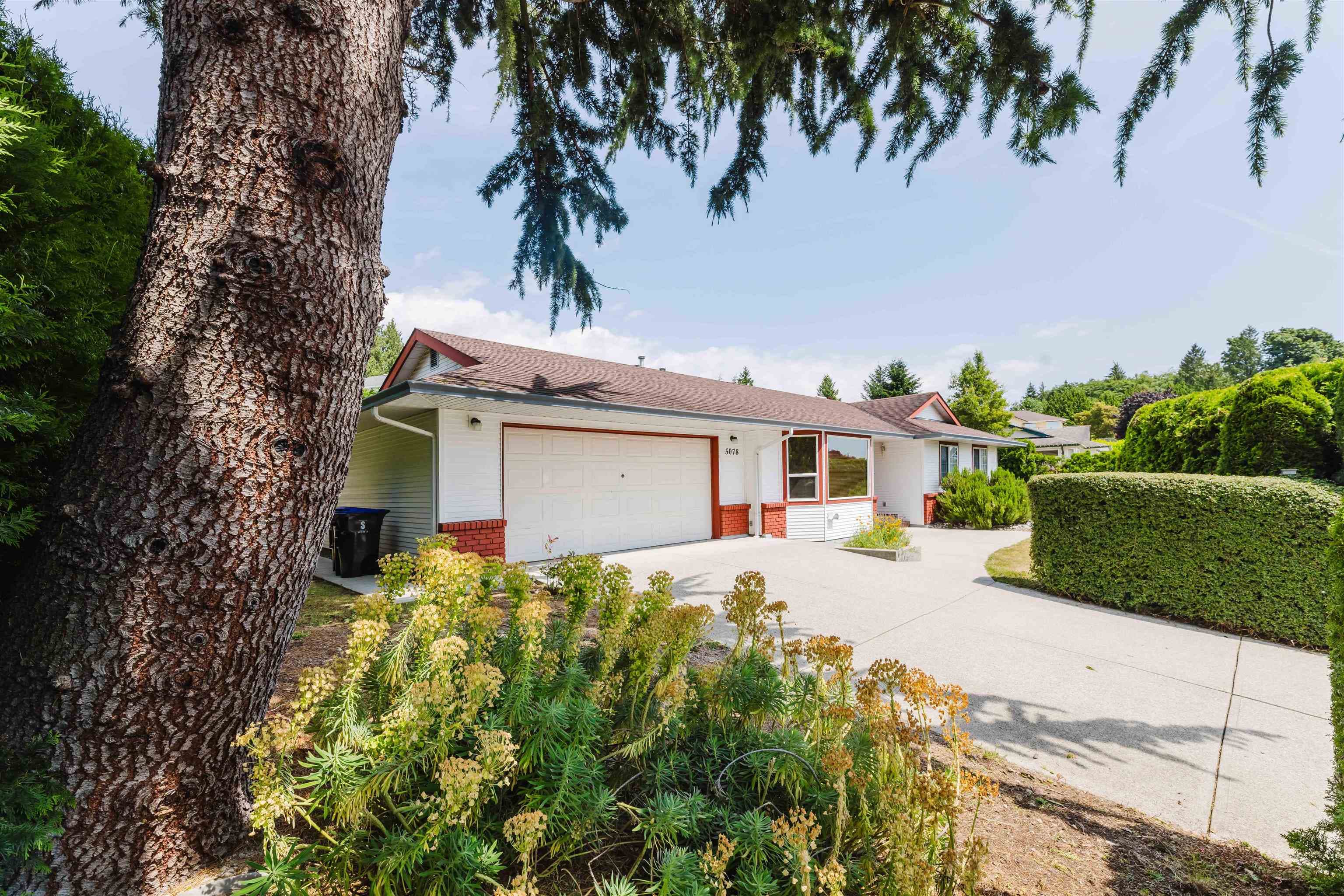 5078 Bay Road, Sechelt
