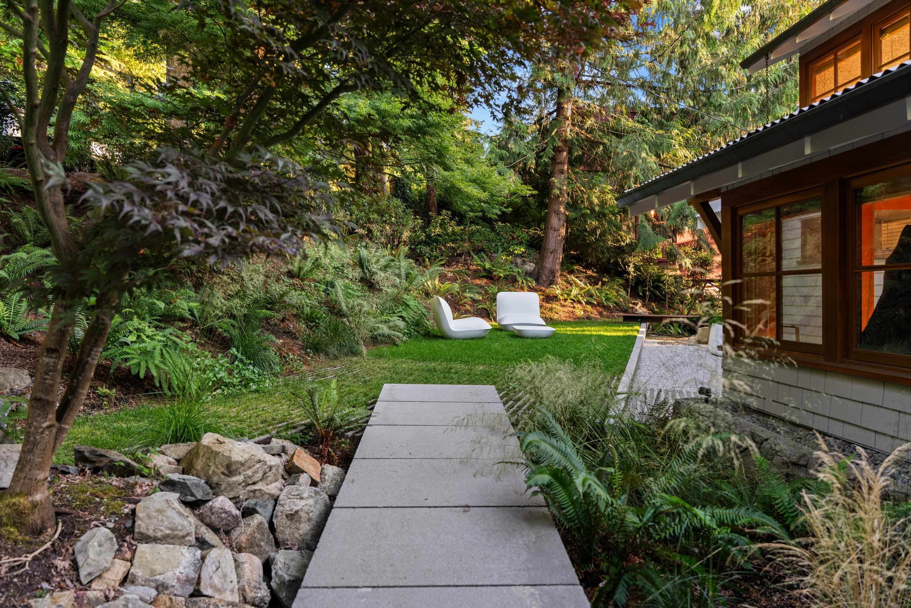 6072 Eagleridge Drive, West Vancouver, V7W 1W9 — photo 2
