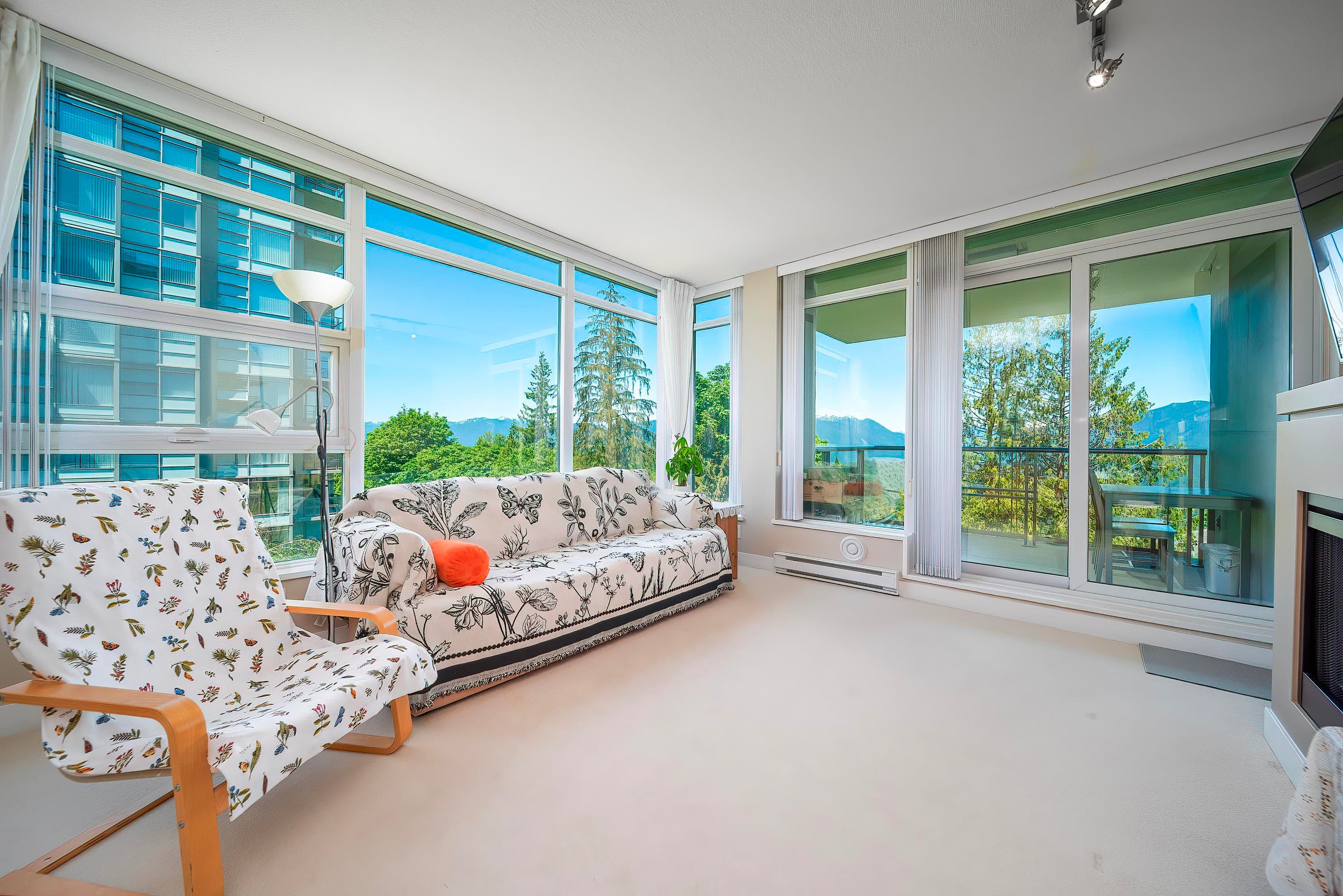 701 - 9222 University Crescent, Burnaby, V5A 0A6 — photo 2