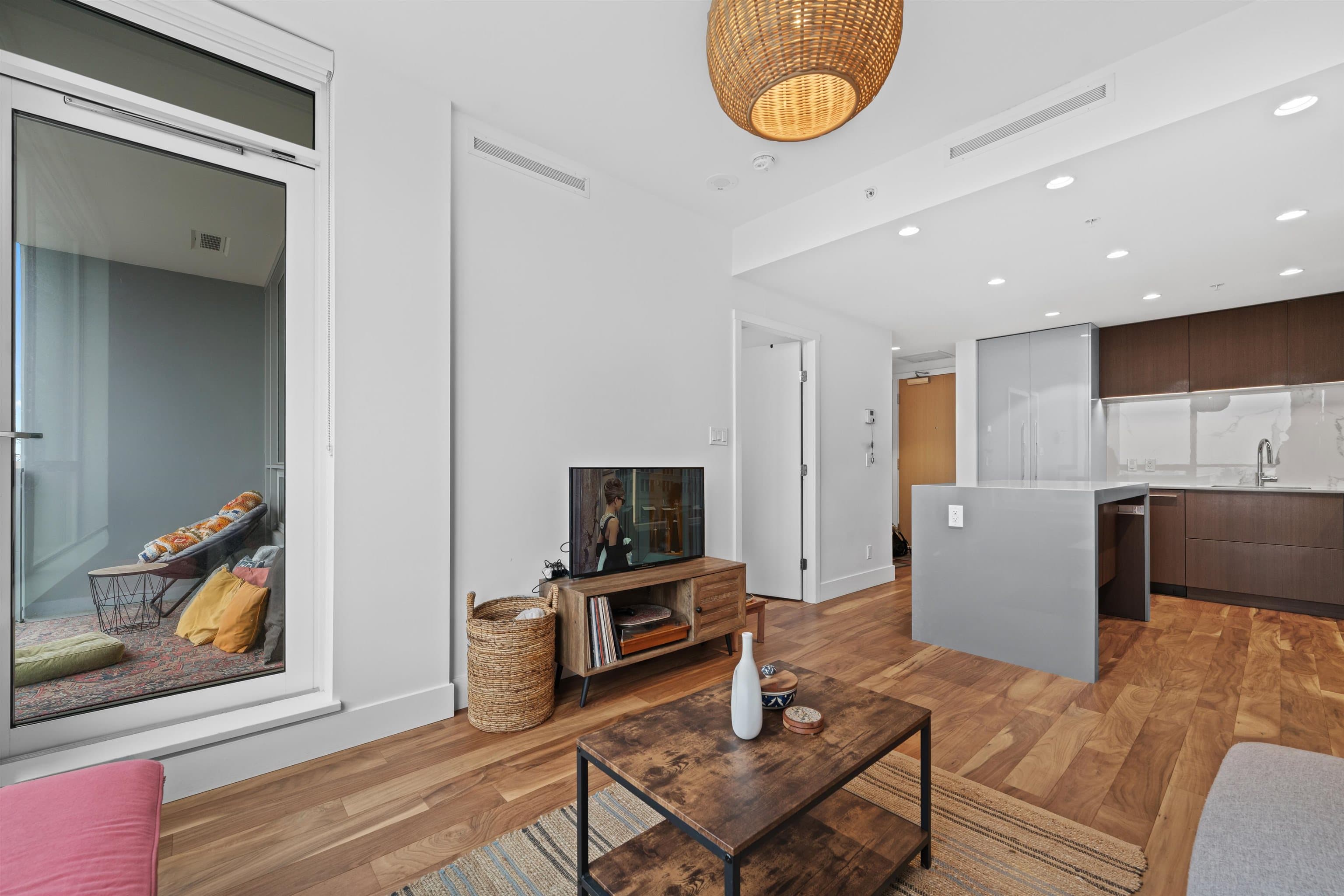 802 - 1632 Lions Gate Lane, North Vancouver, V7P 0E2 — photo 4