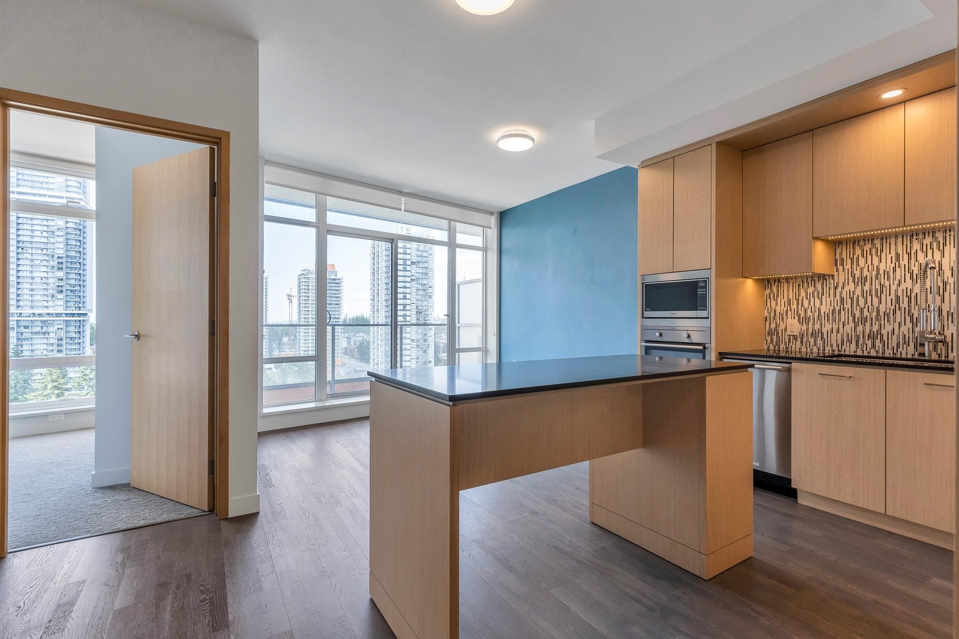 1607 - 13495 Central Avenue, Surrey, V3T 0K2 — photo 5