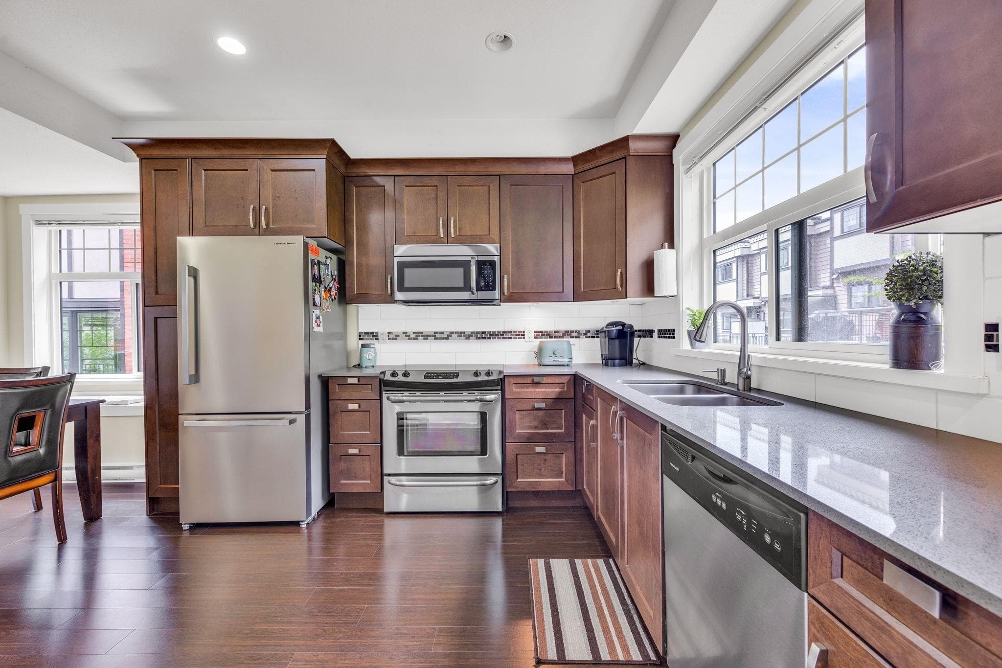 213 - 828 Royal Avenue, New Westminster, V3M 1J9 — photo 2