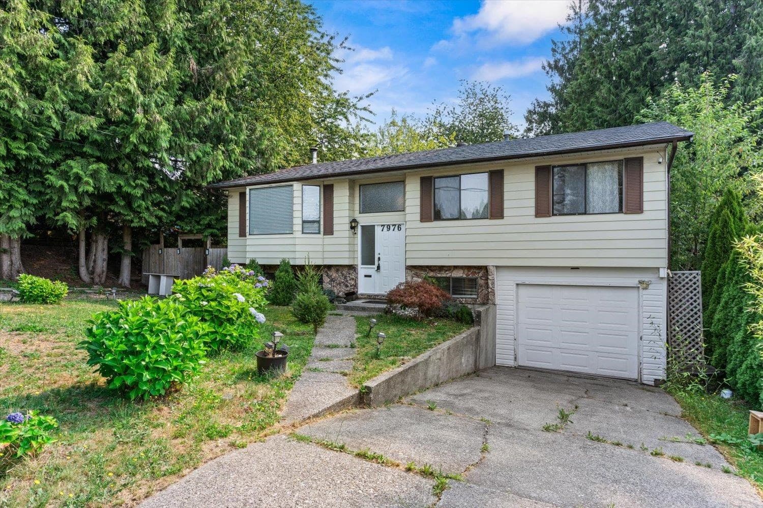 7976 Tanager Street, Mission, V2V 5K5 — photo 2