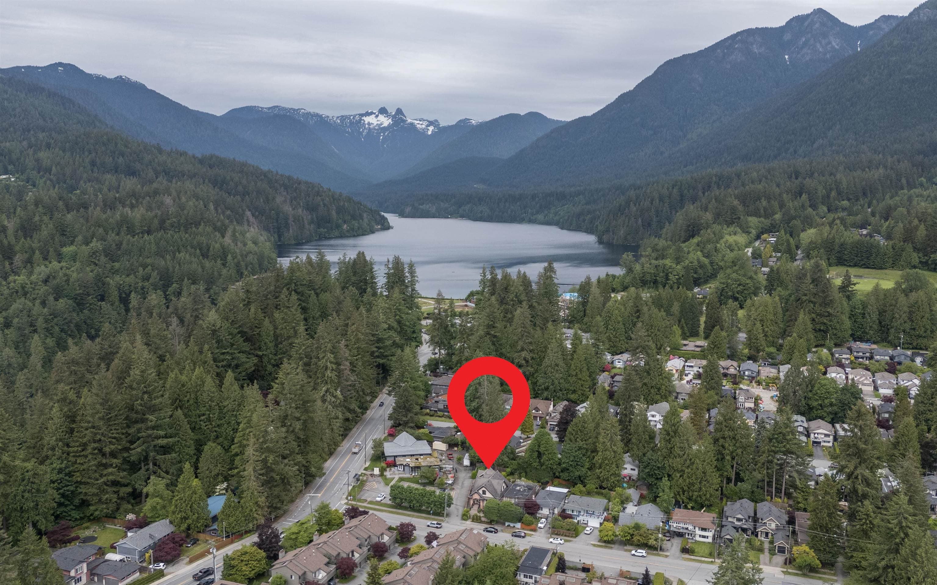 1134 Montroyal Boulevard, North Vancouver, V7R 2H7 — photo 2