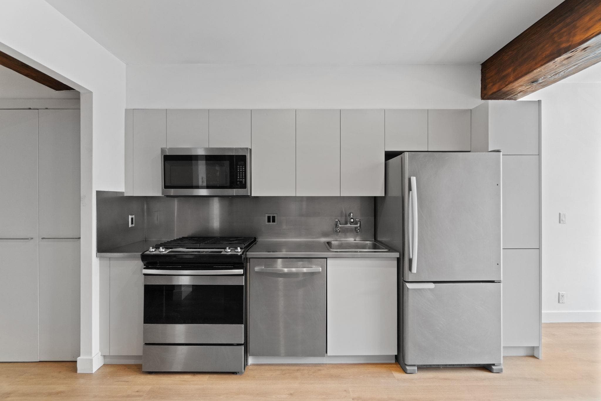 308 - 1072 Hamilton Street, Vancouver, V6B 2R9 — photo 3