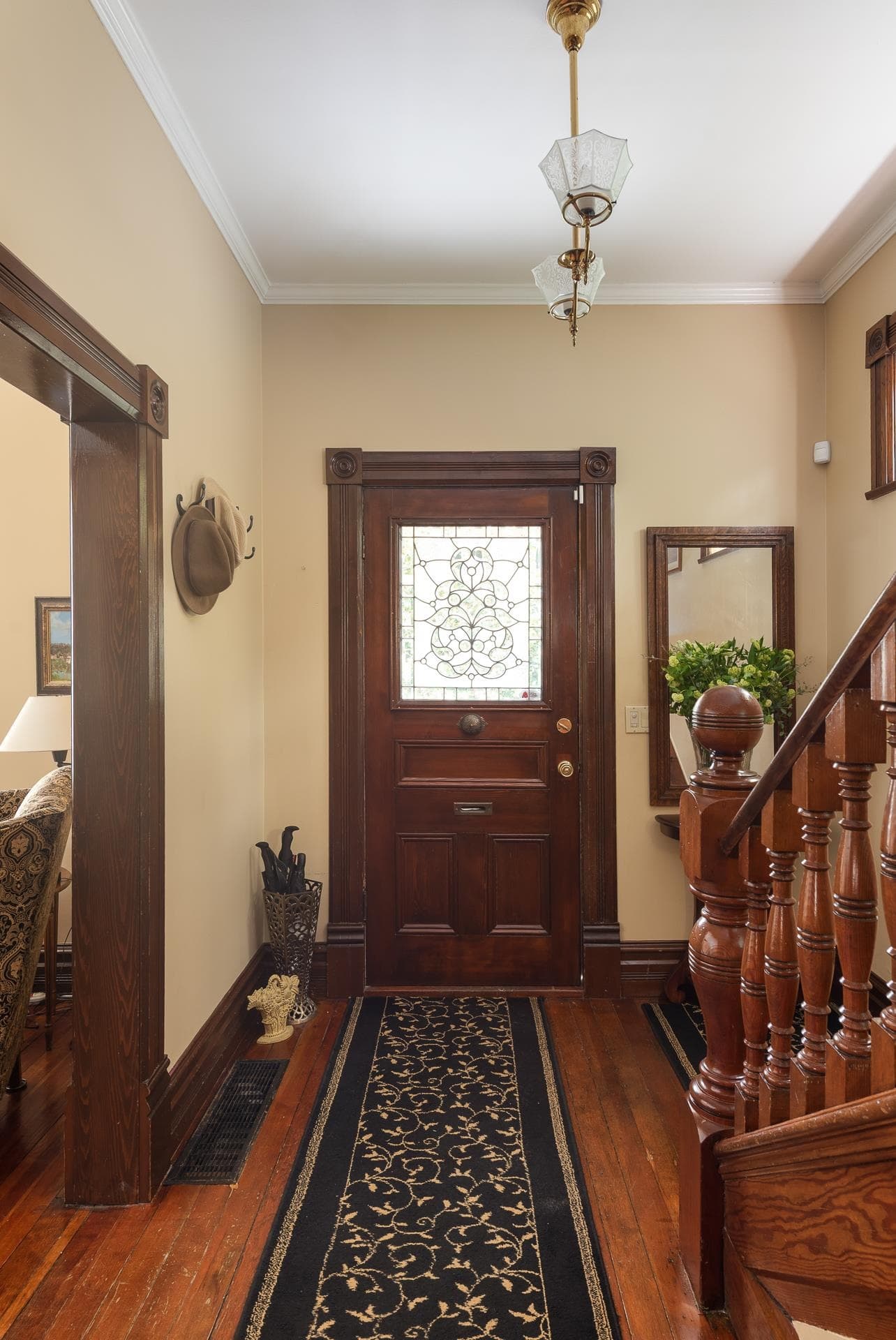 335 Fourth Street, New Westminster, V3L 2V3 — photo 3
