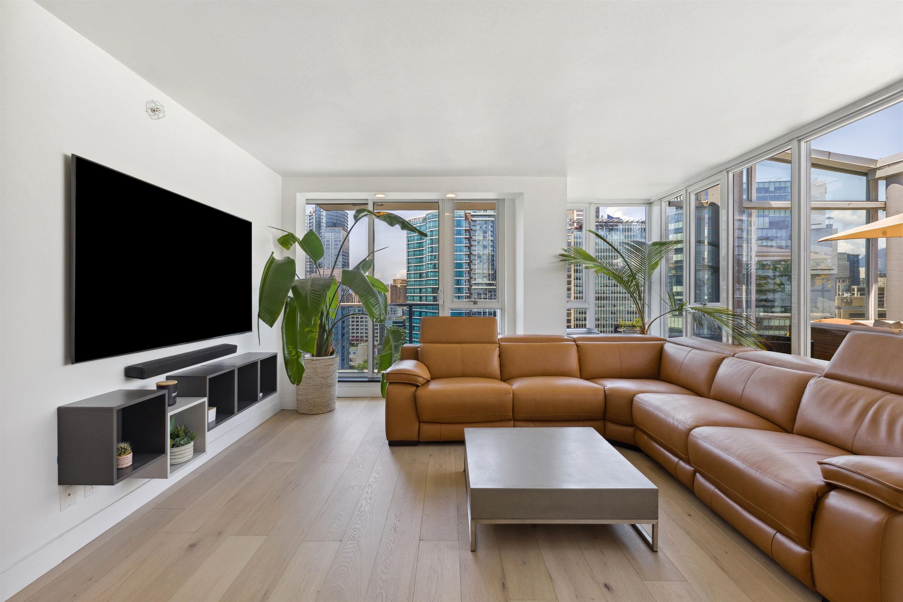 PH-2606 - 788 Hamilton Street, Vancouver, V6B 0E9 — photo 2