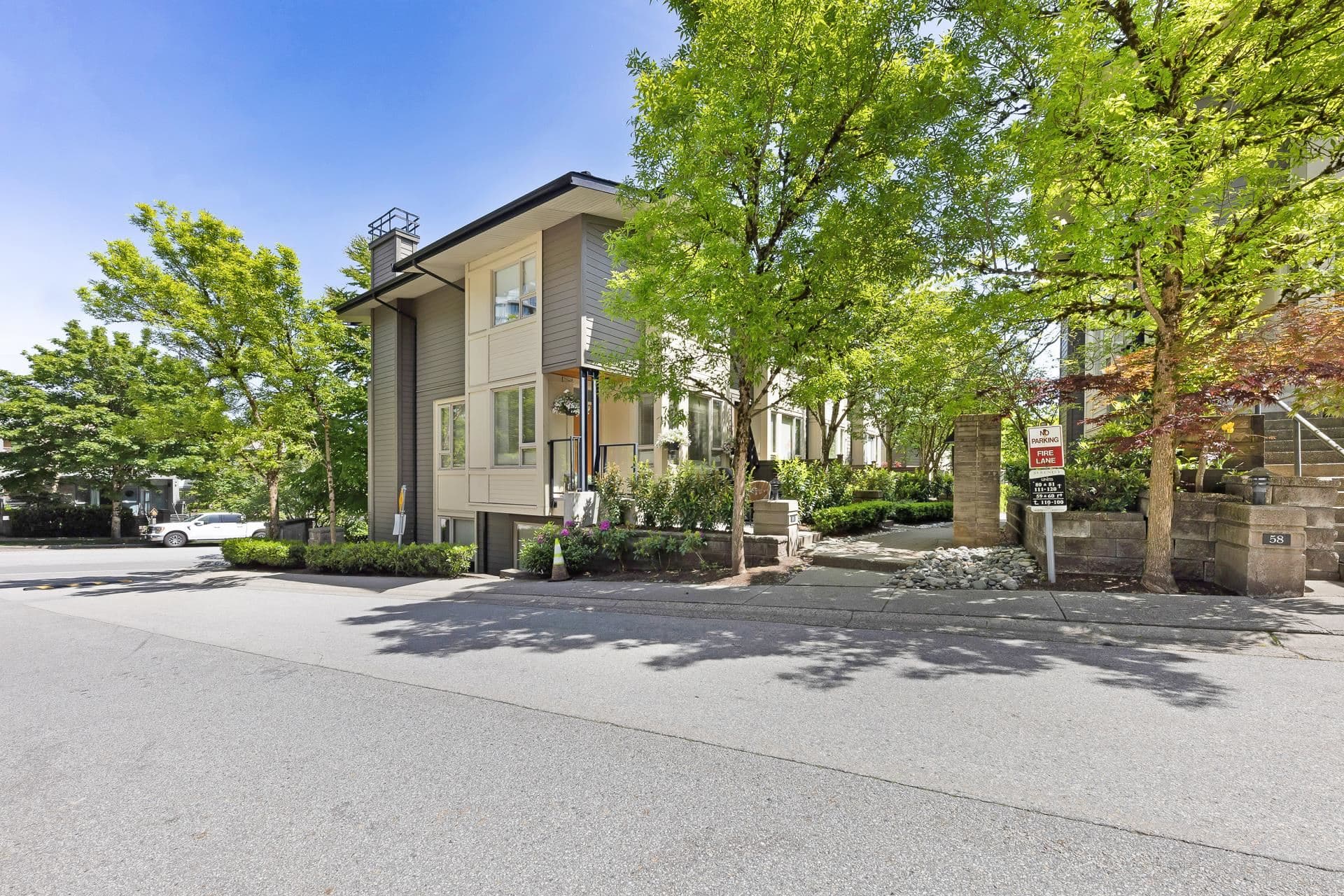 113 - 9229 University Crescent, Burnaby, V5A 4Z2 — photo 2