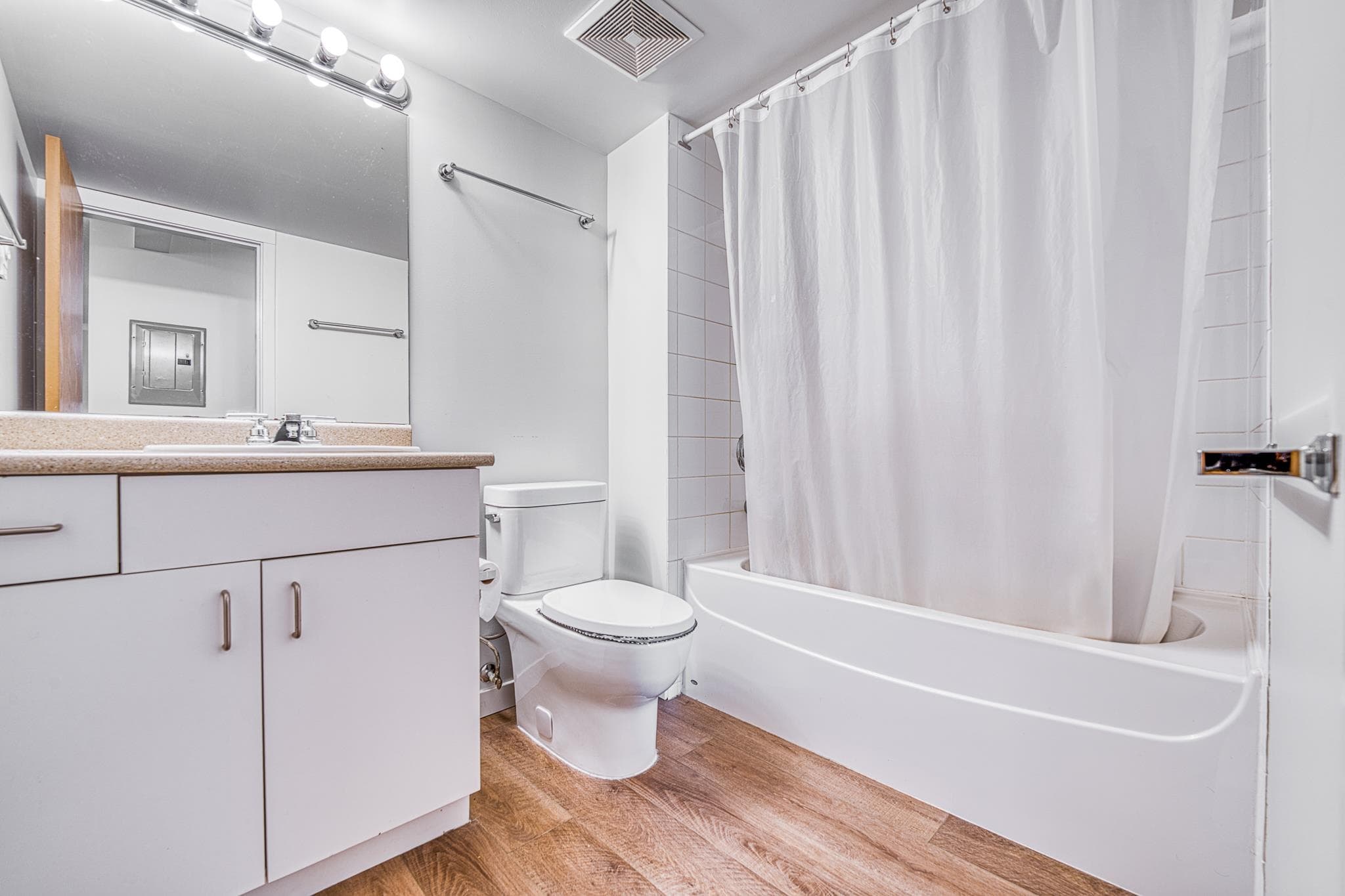 302 - 15288 100 Avenue, Surrey, V3R 7V2 — photo 5