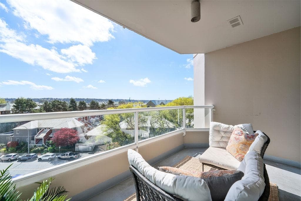 502 - 1065 Quayside Drive, New Westminster, V3M 1C5 — photo 1
