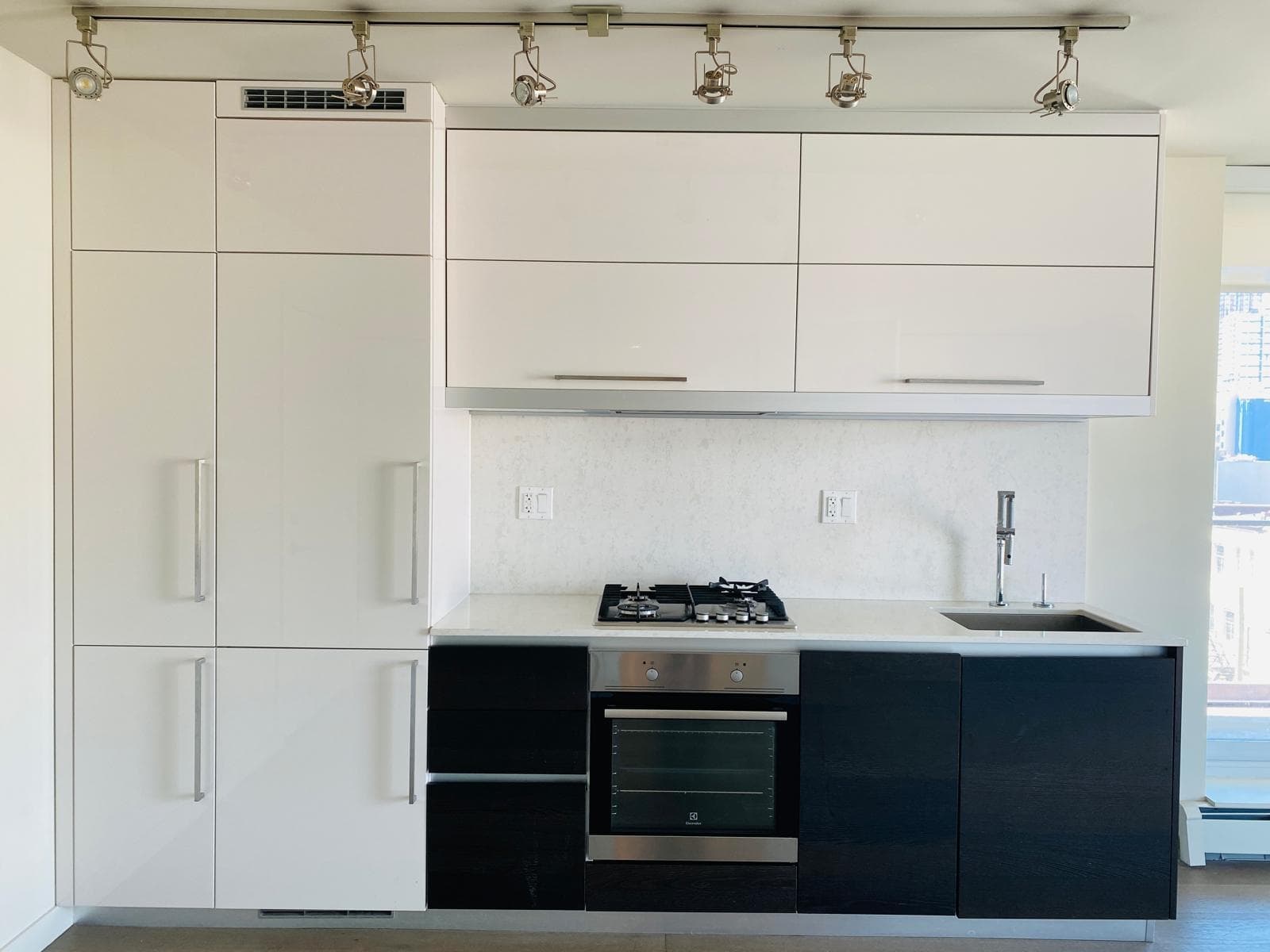 706 - 189 Keefer Street, Vancouver, V6A 0C8 — photo 5