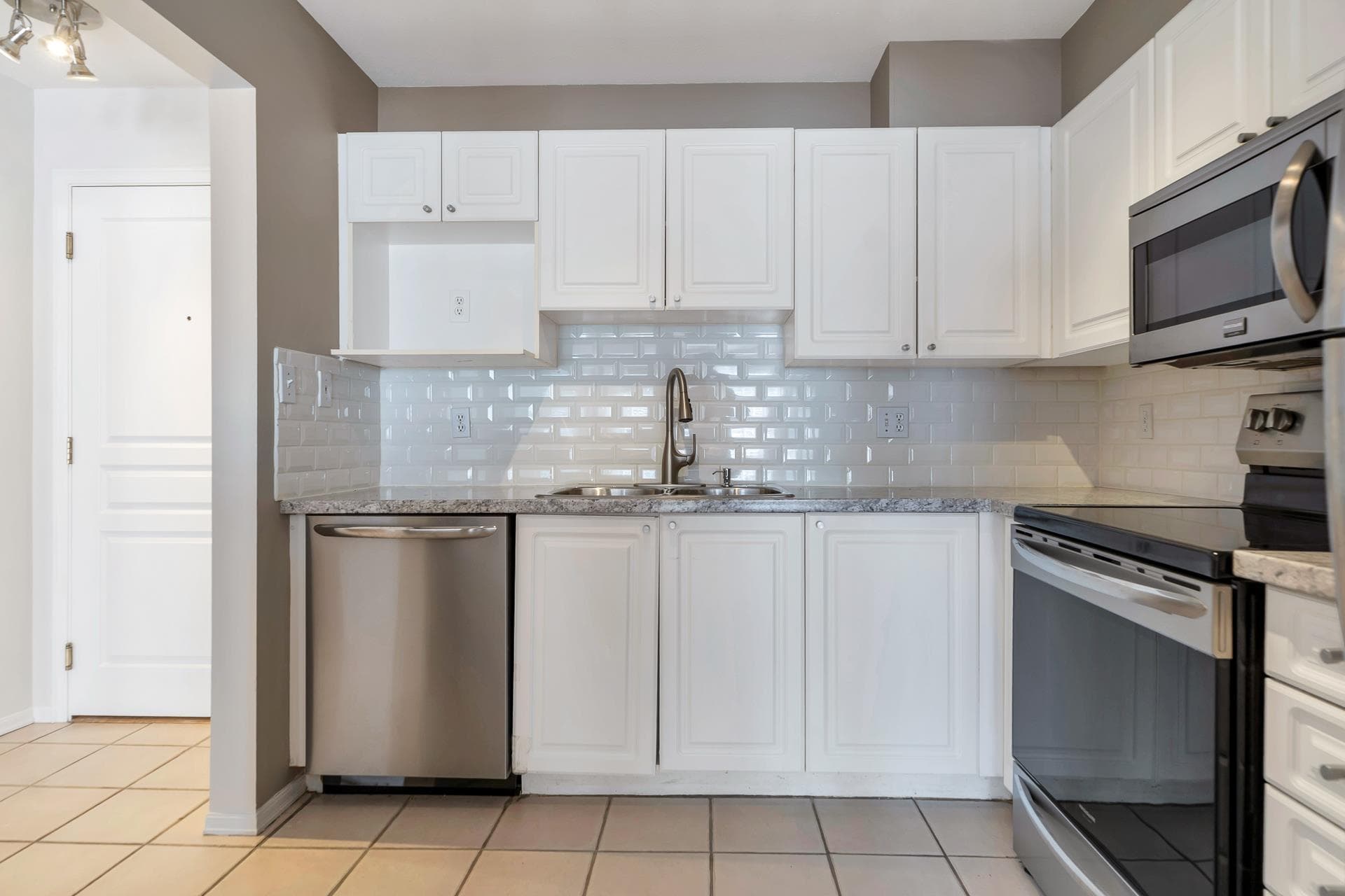 201 - 13955 Laurel Drive, Surrey, V3T 1A8 — photo 4