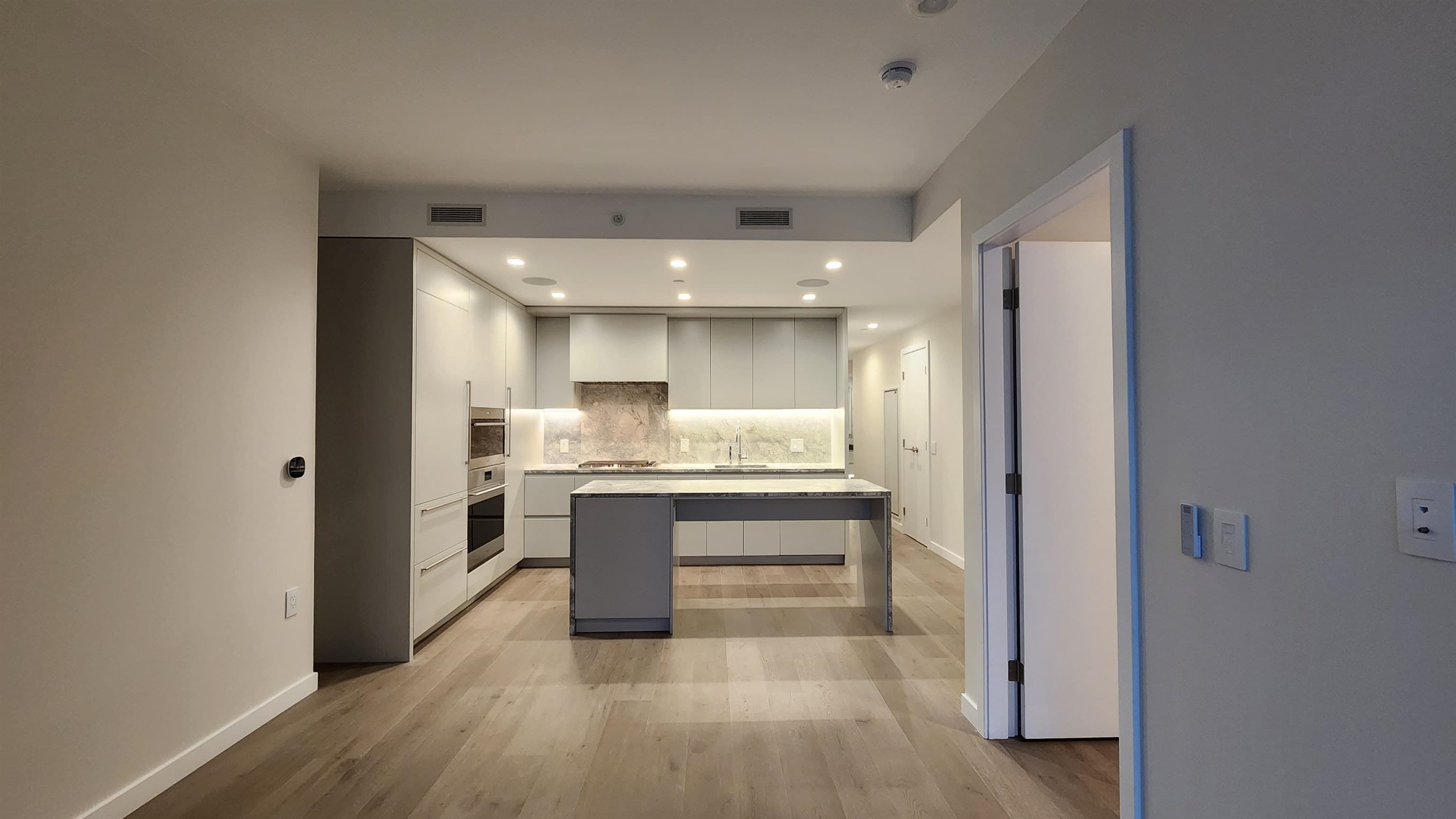 802 - 7418 Paulson Street, Vancouver, V6P 0K2 — photo 3