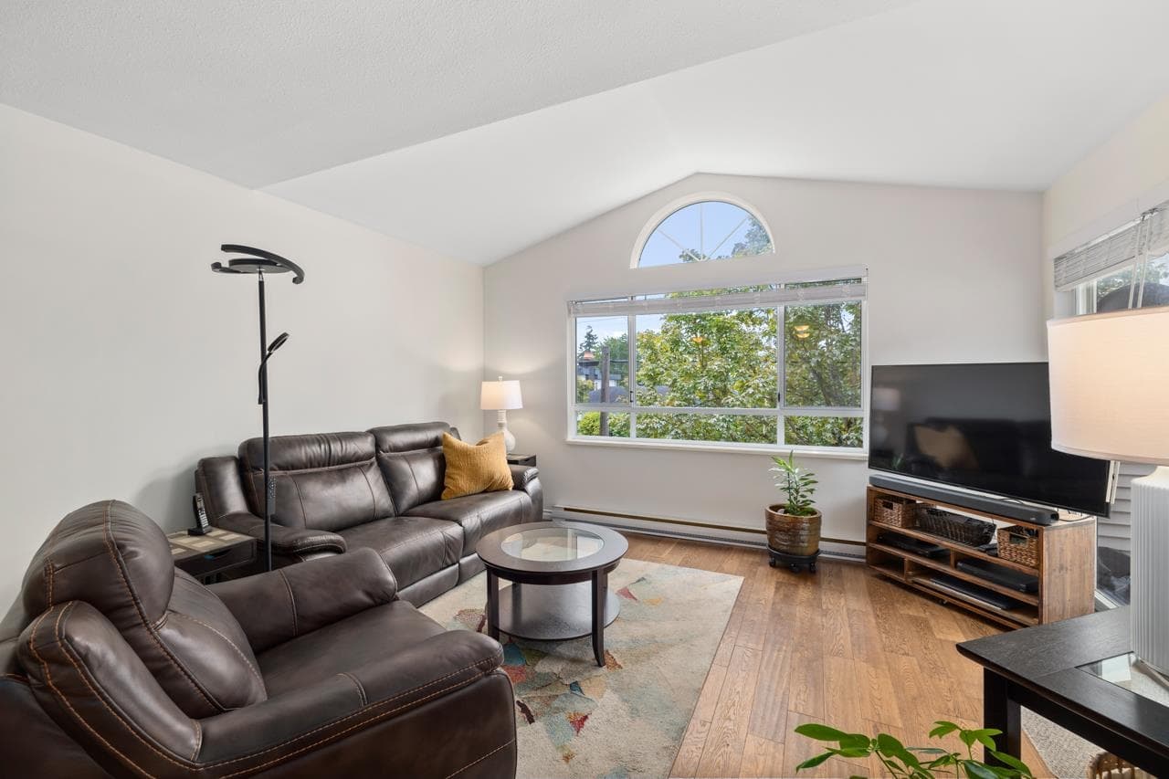 314 - 15991 Thrift Avenue, White Rock, V4B 2M9 — photo 1