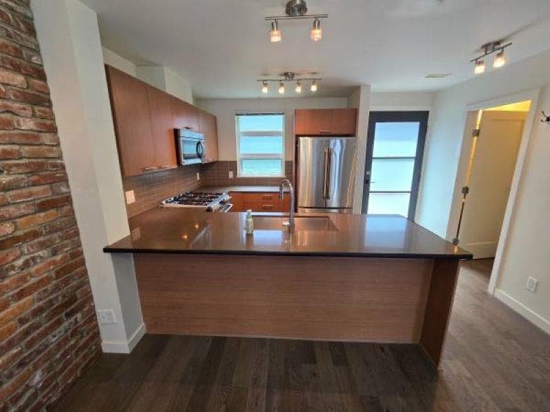 95 Moody Street, Port Moody, V3H 0H2 — photo 3