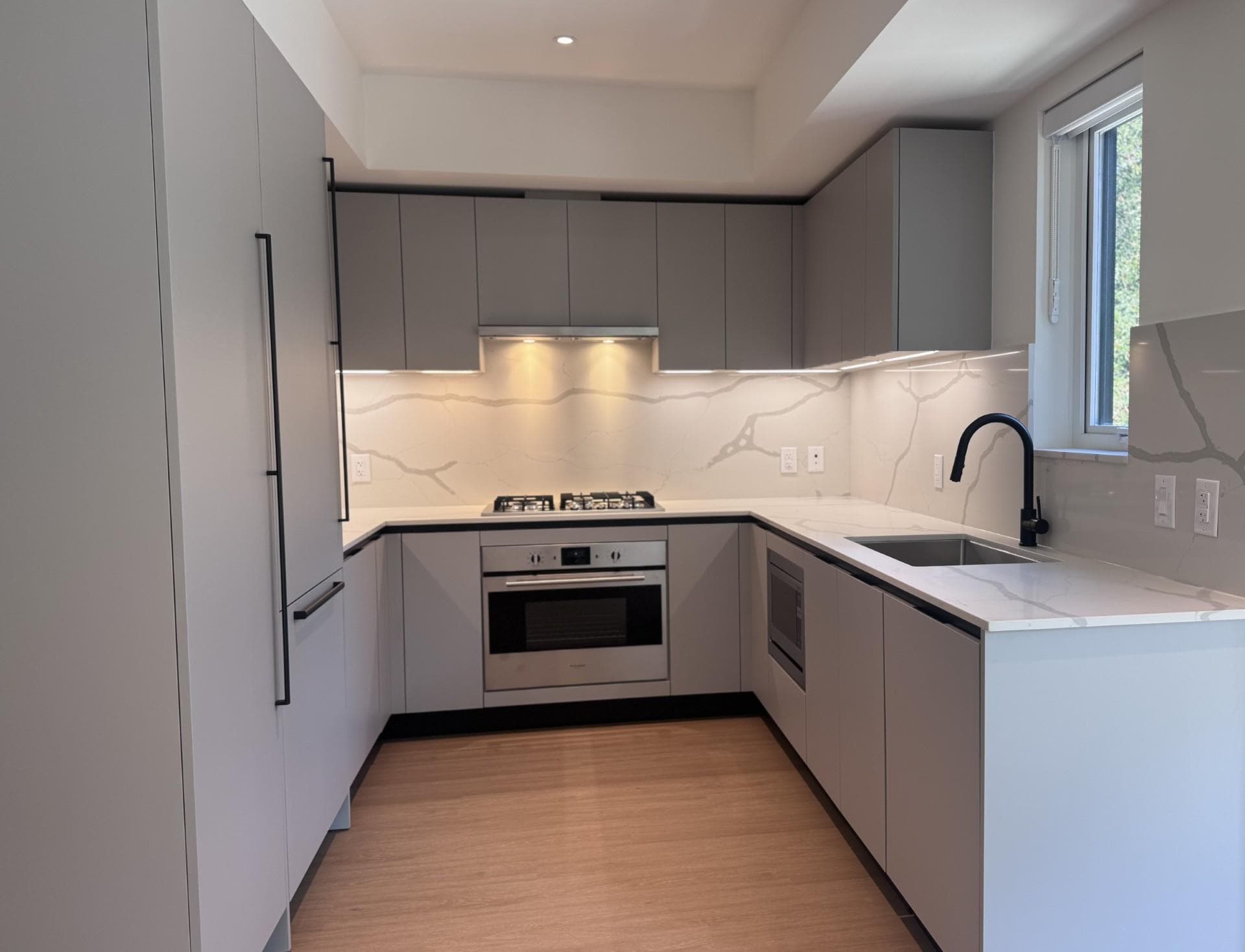 203 - 2235 E Broadway, Vancouver, V5N 0J5 — photo 2