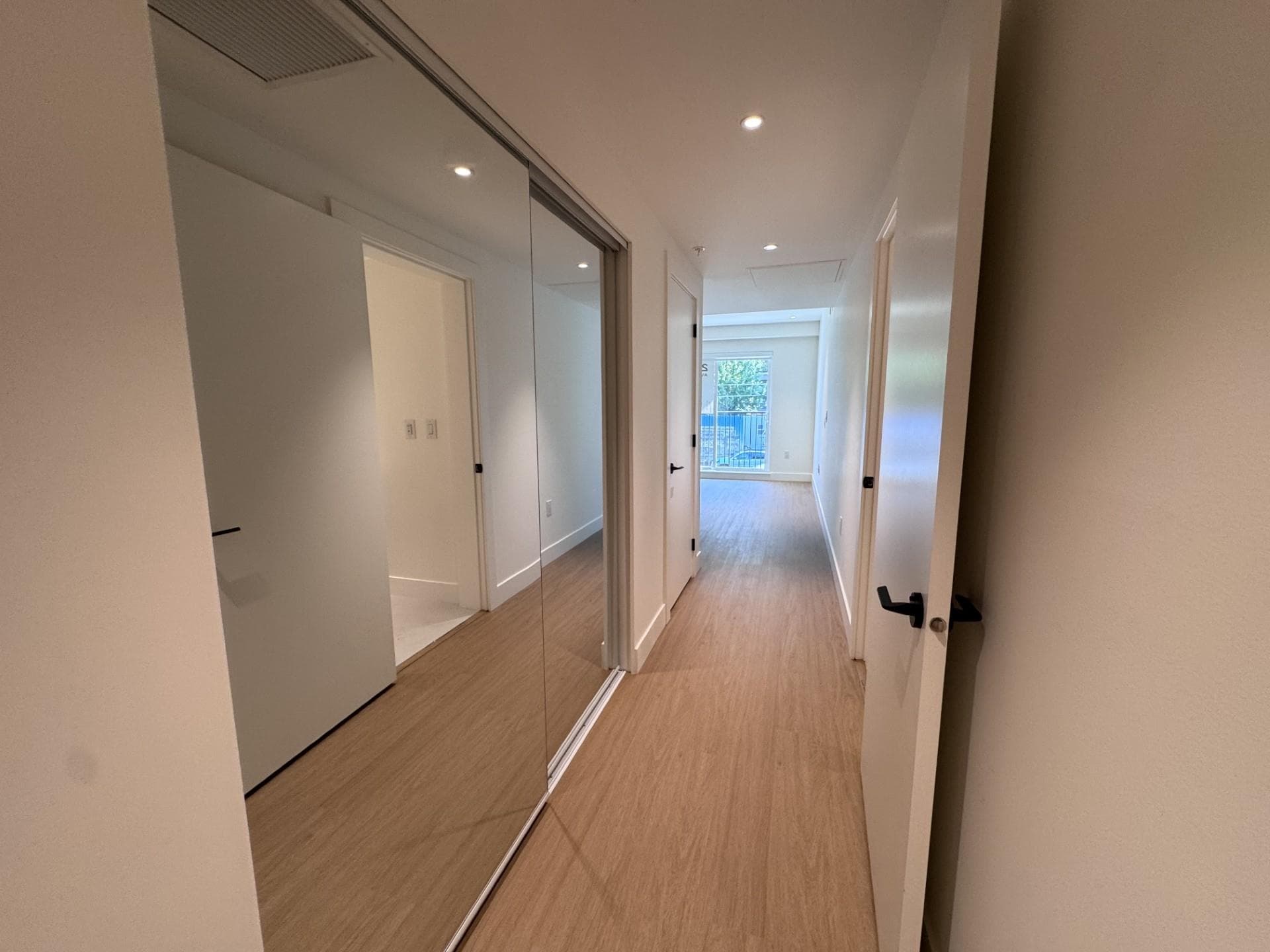 203 - 2235 E Broadway, Vancouver, V5N 0J5 — photo 4