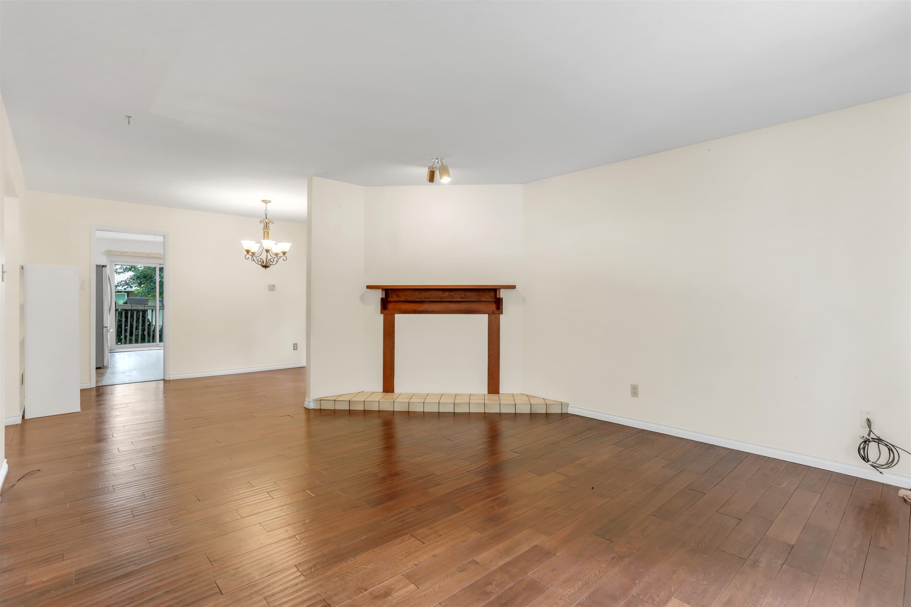 1568 161 Street, Surrey, V4A 4X8 — photo 3