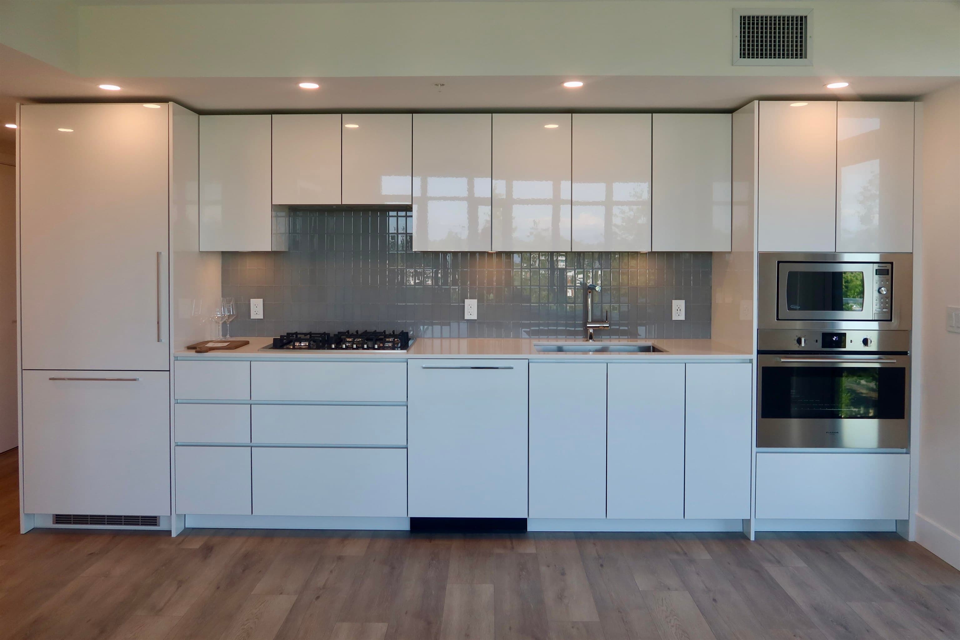 908 - 10428 Whalley Boulevard, Surrey, V3T 1W6 — photo 3
