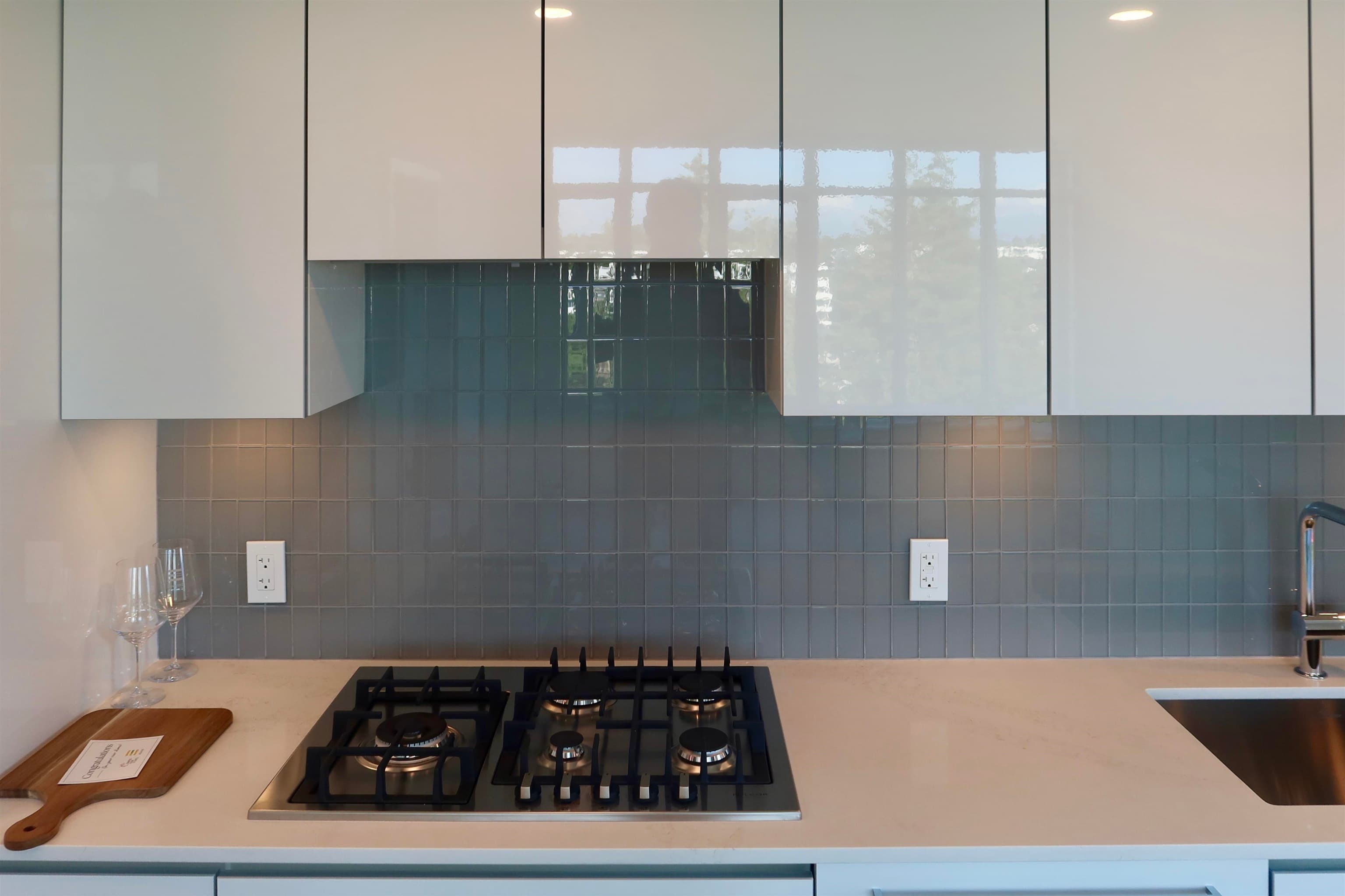 908 - 10428 Whalley Boulevard, Surrey, V3T 1W6 — photo 4