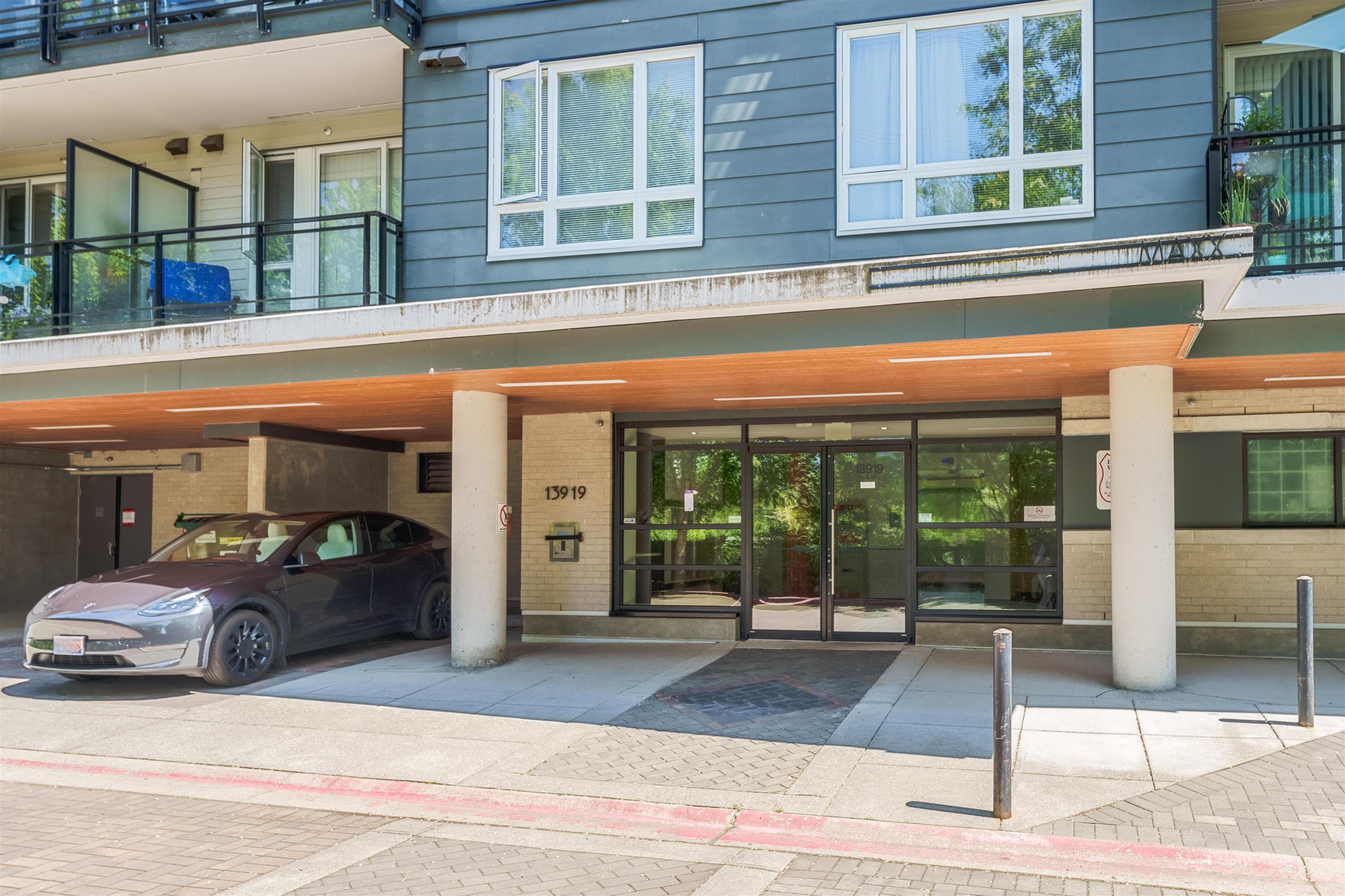 410 - 13919 Fraser Highway, Surrey, V3T 4E6 — photo 3