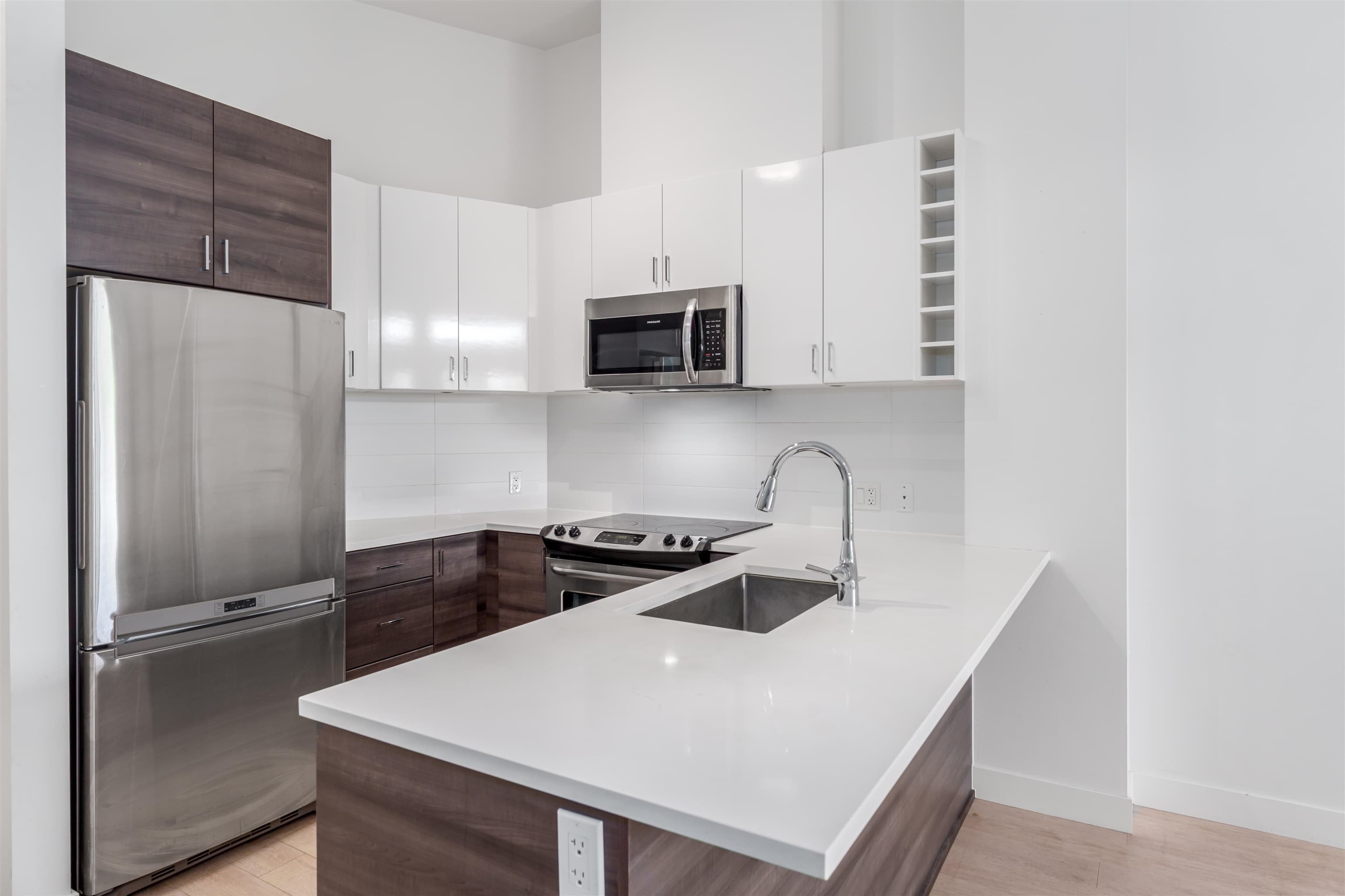 410 - 13919 Fraser Highway, Surrey, V3T 4E6 — photo 5