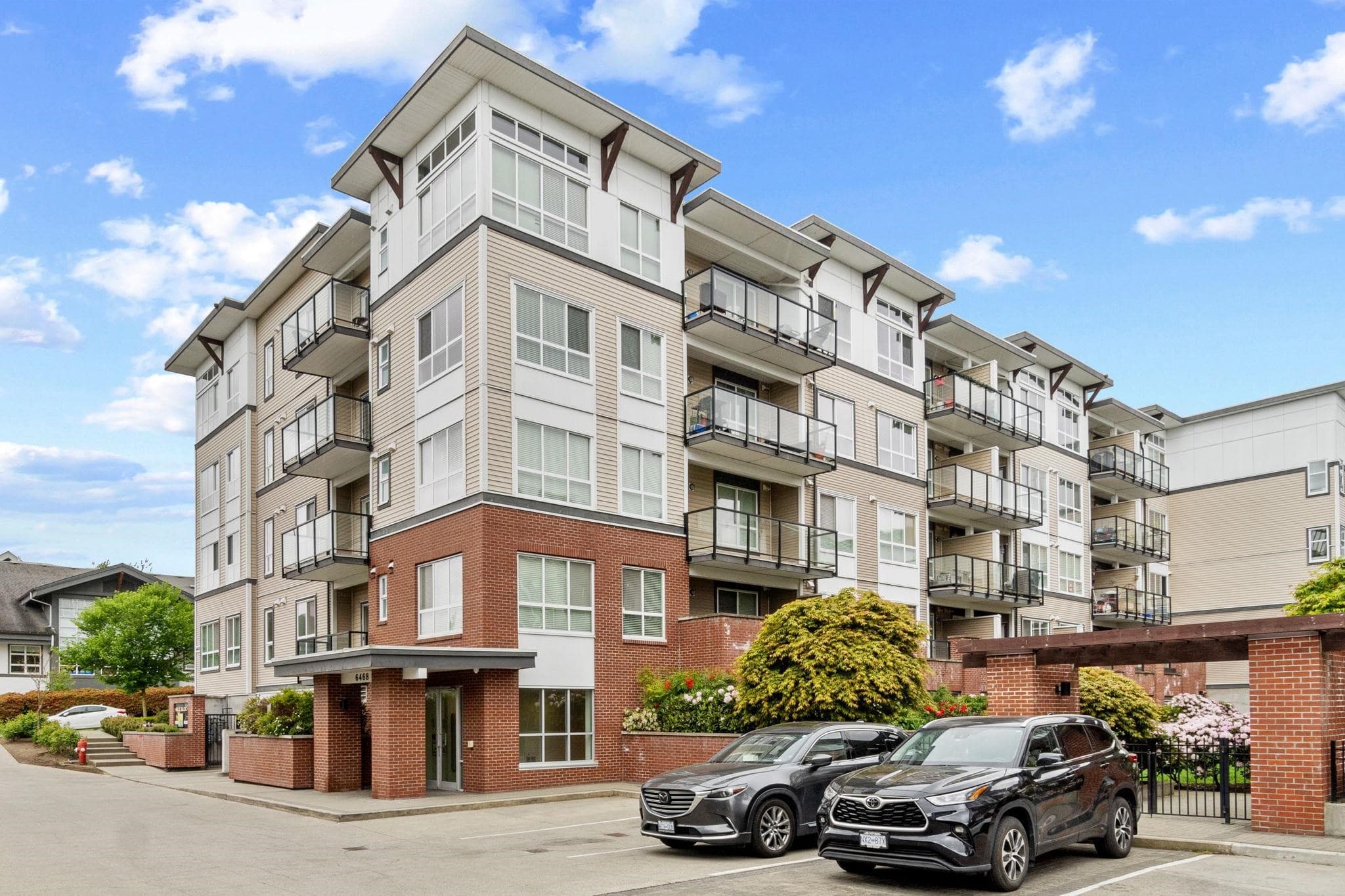 303 - 6468 195a Street, Surrey, V4N 6R6 — photo 2