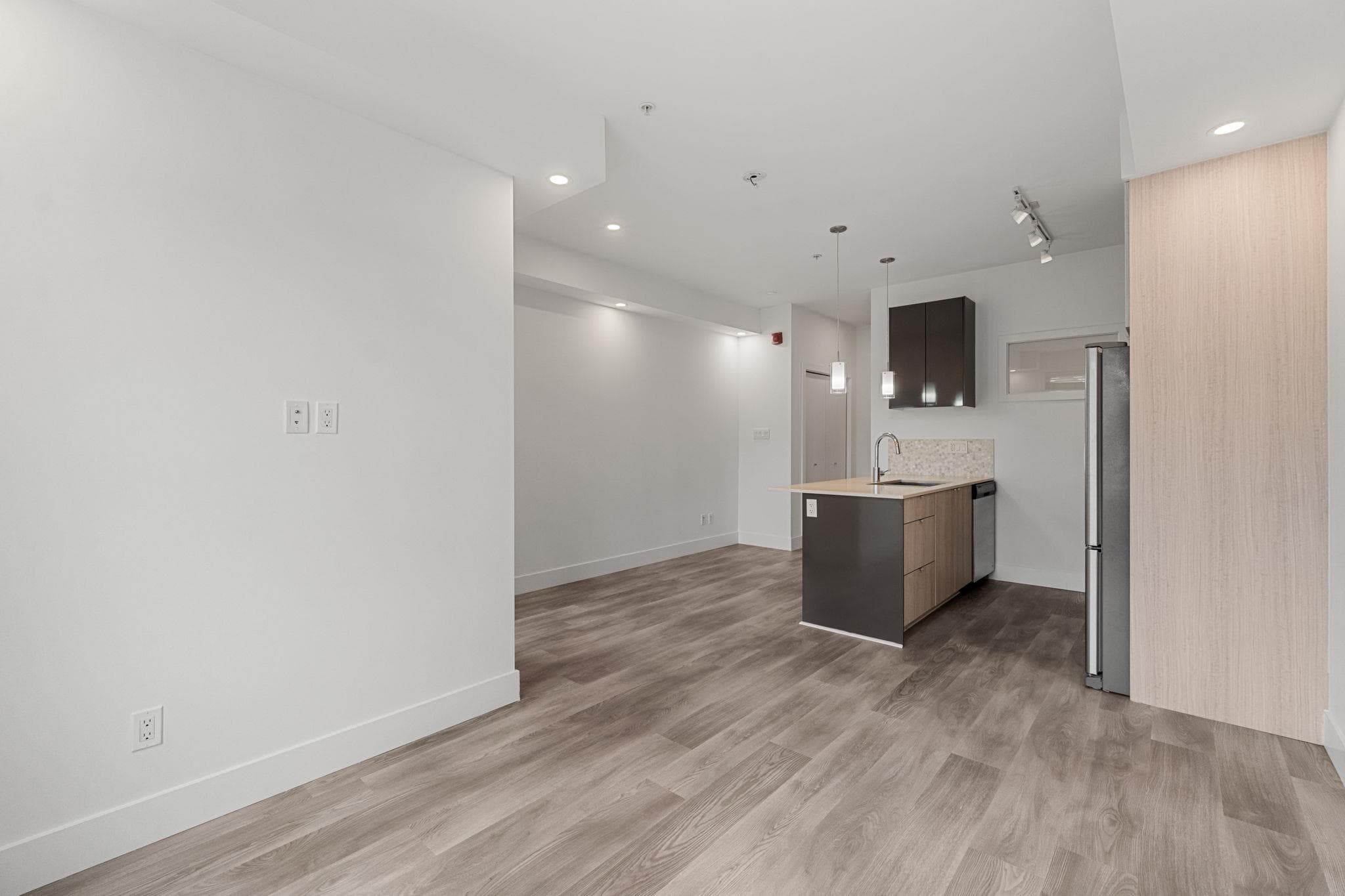 303 - 6468 195a Street, Surrey, V4N 6R6 — photo 3