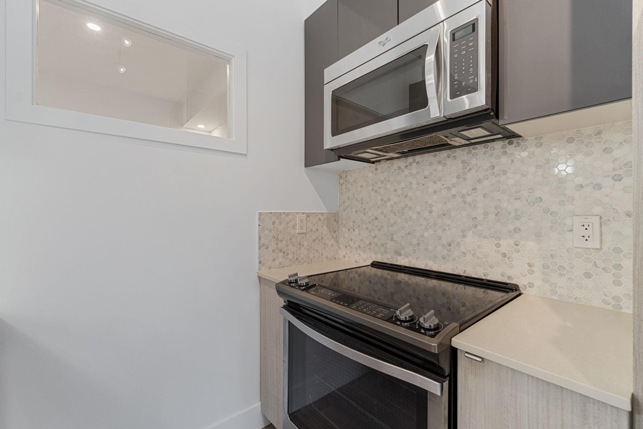303 - 6468 195a Street, Surrey, V4N 6R6 — photo 4