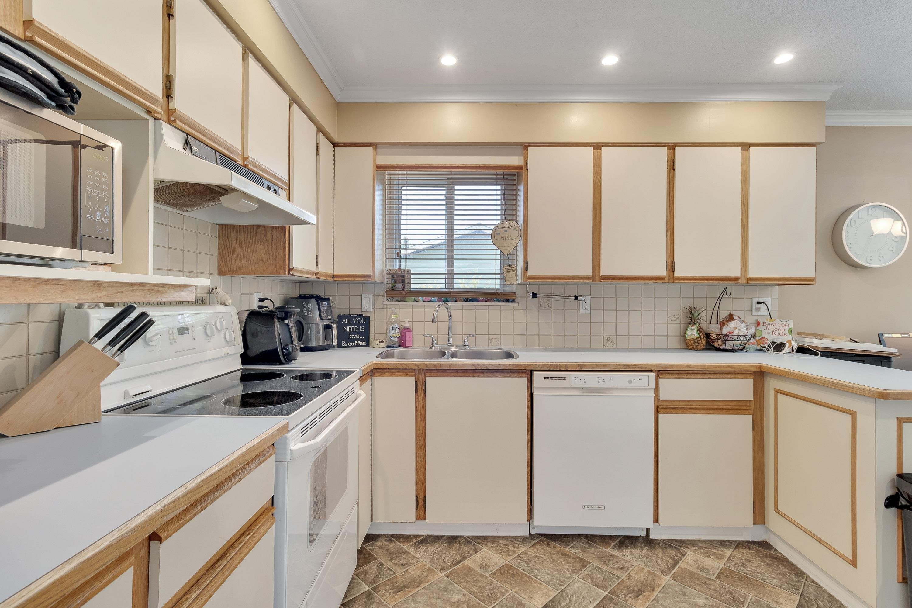 11558 73a Avenue, Delta, V4C 6Y6 — photo 5