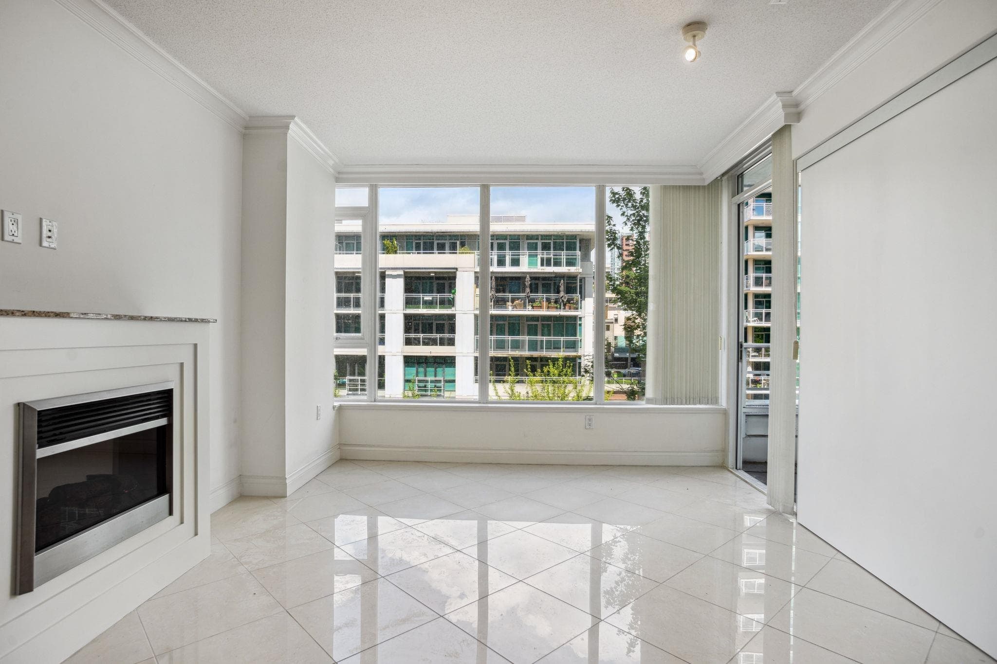408 - 133 E Esplanade Avenue, North Vancouver, V7L 1A1 — photo 2