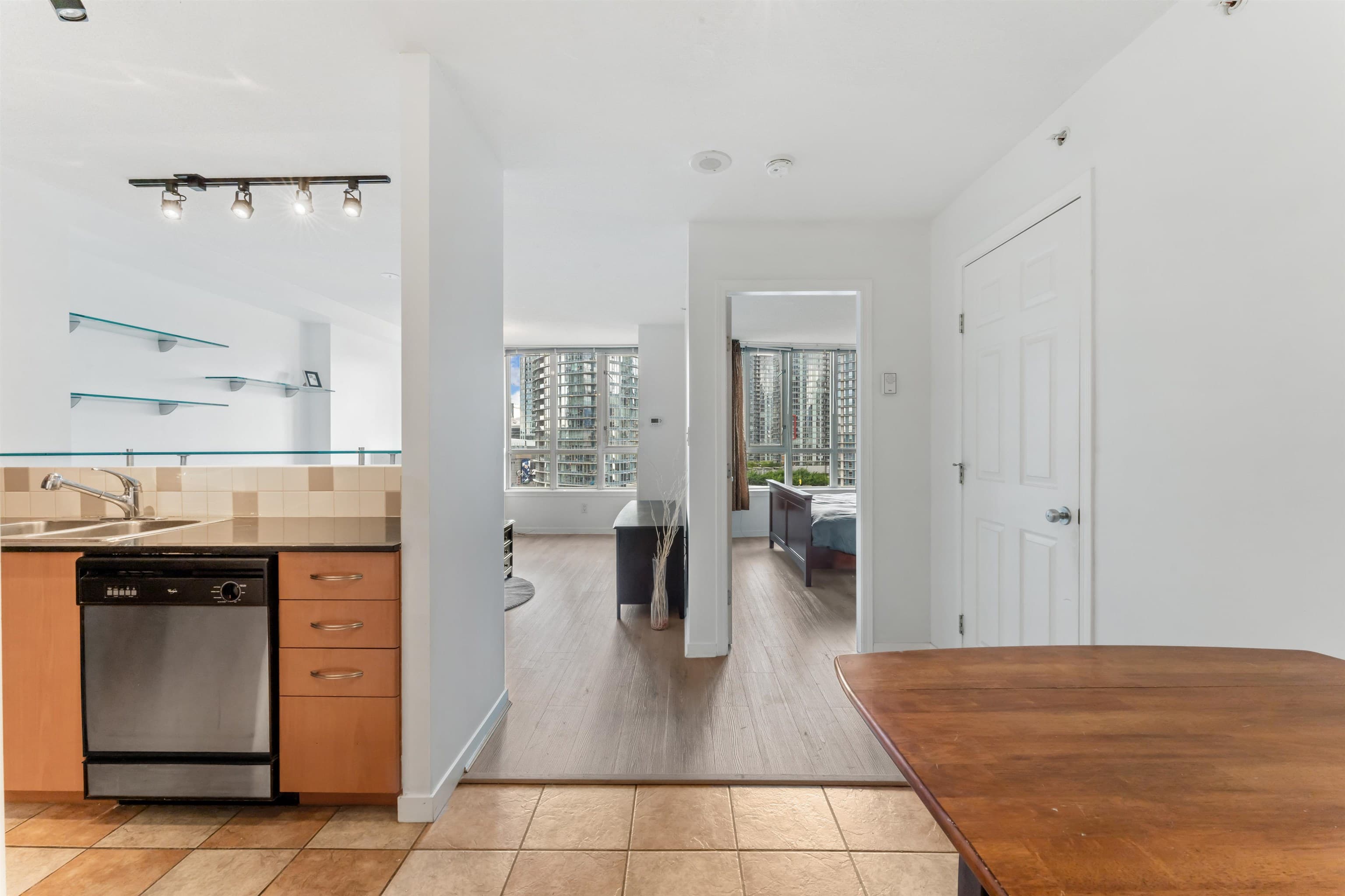 1510 - 63 Keefer Place, Vancouver, V6B 6N6 — photo 2
