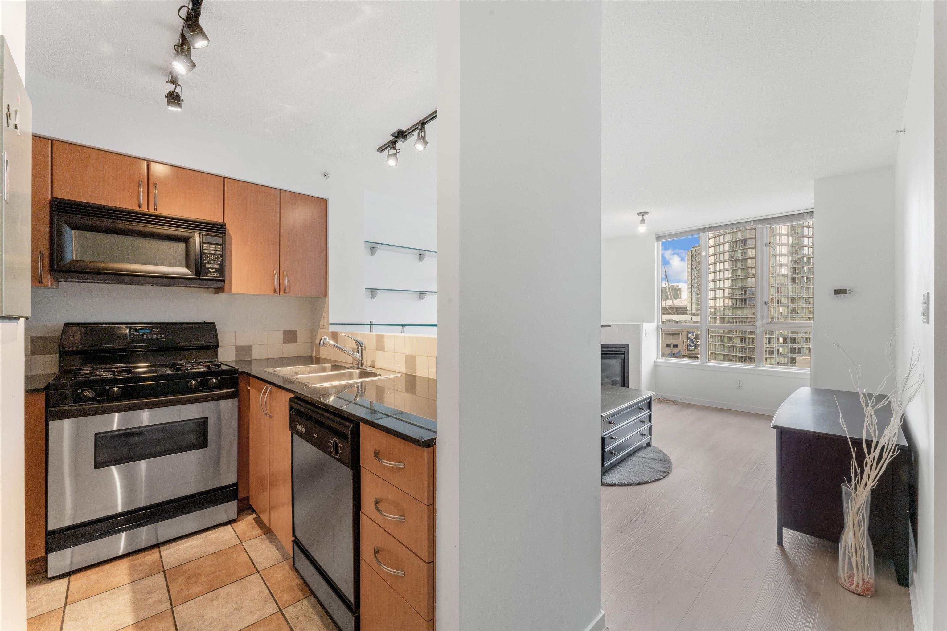 1510 - 63 Keefer Place, Vancouver, V6B 6N6 — photo 3