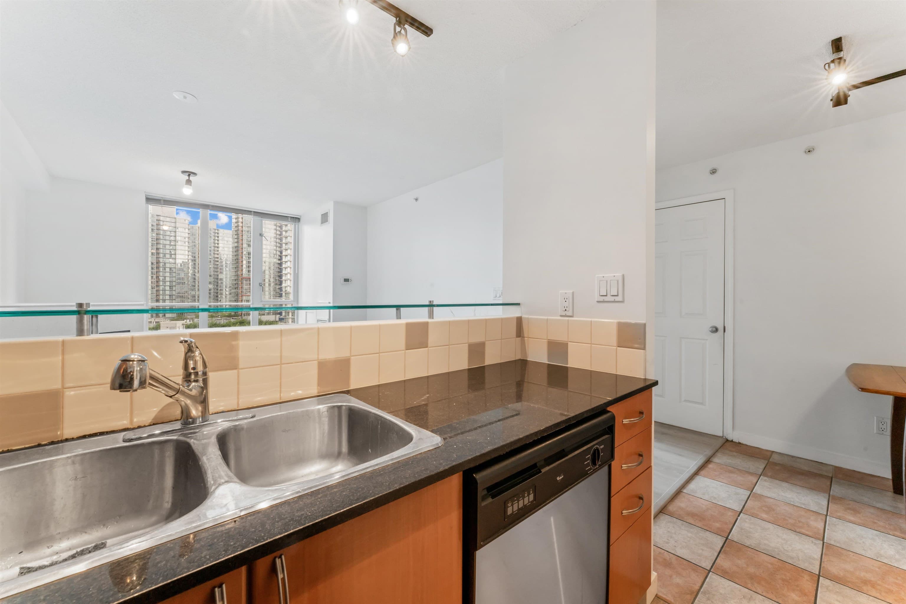 1510 - 63 Keefer Place, Vancouver, V6B 6N6 — photo 4