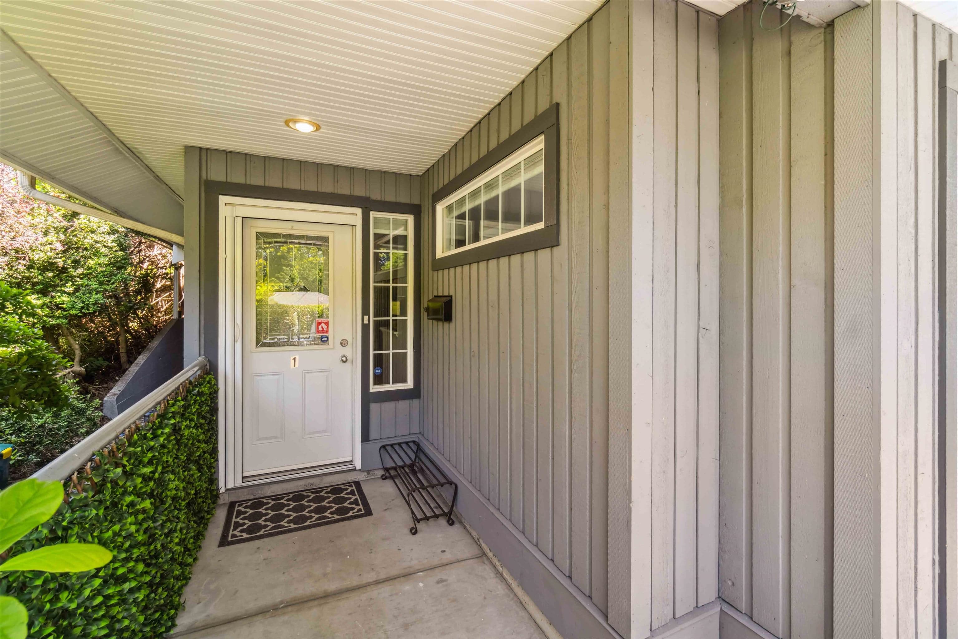1 - 1940 Chesterfield Avenue, North Vancouver, V7M 2P5 — photo 3