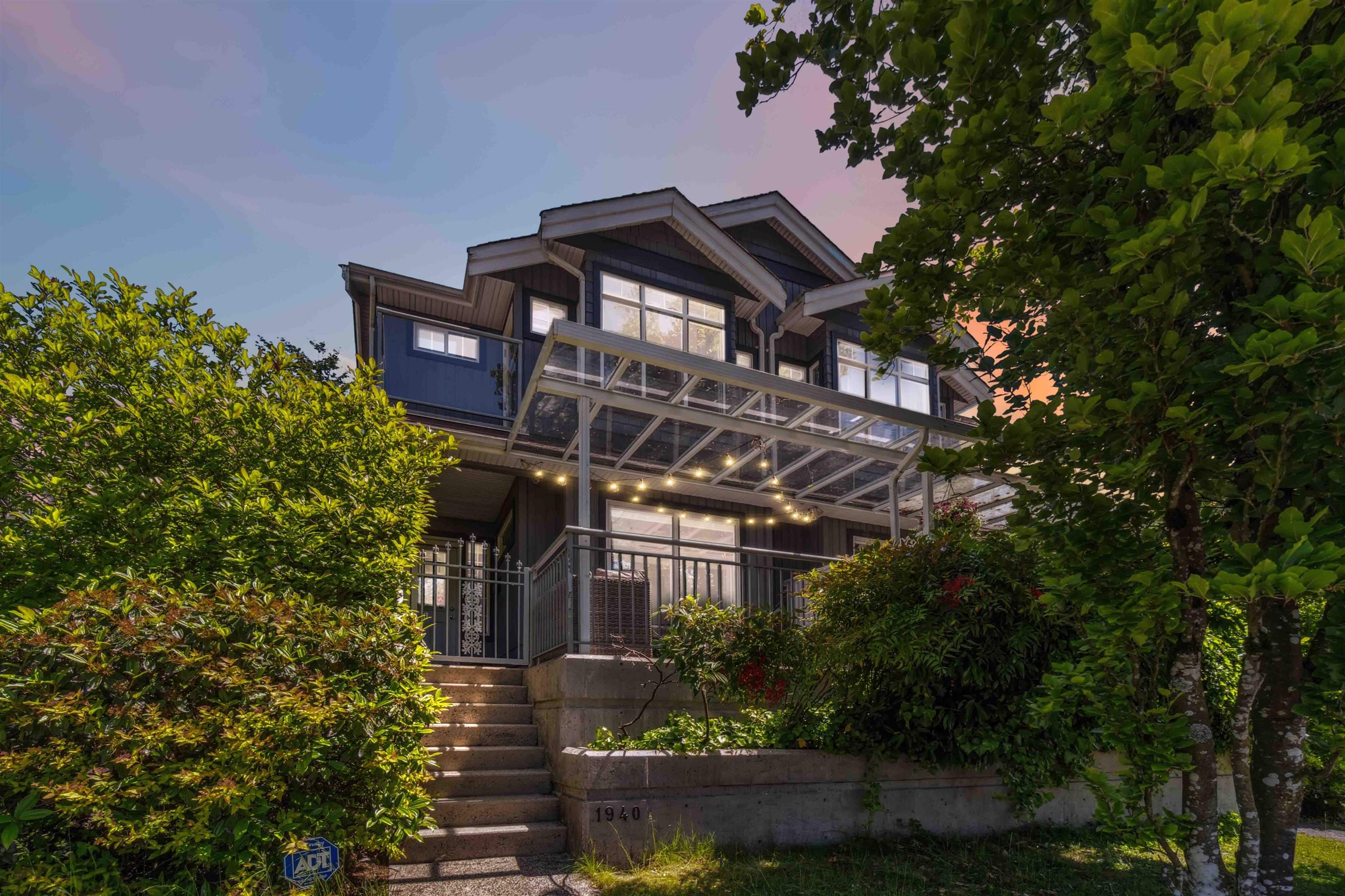 1 - 1940 Chesterfield Avenue, North Vancouver