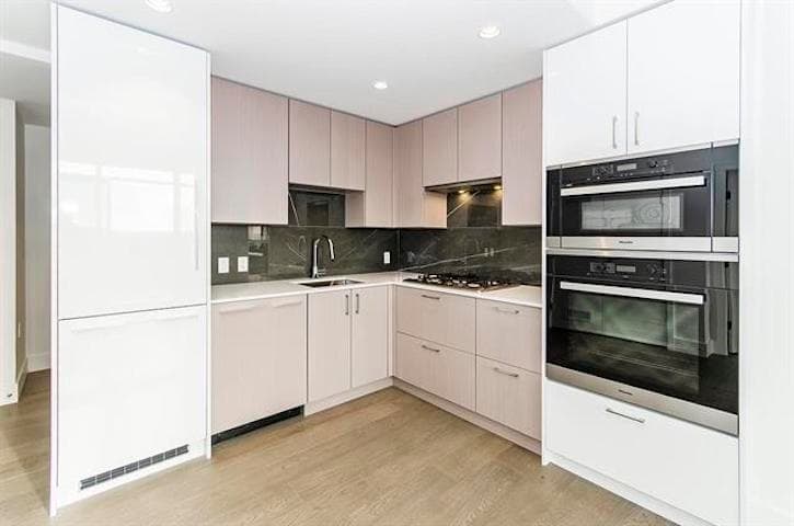 804 - 1675 Lions Gate Lane, North Vancouver, V7P 3B4 — photo 2