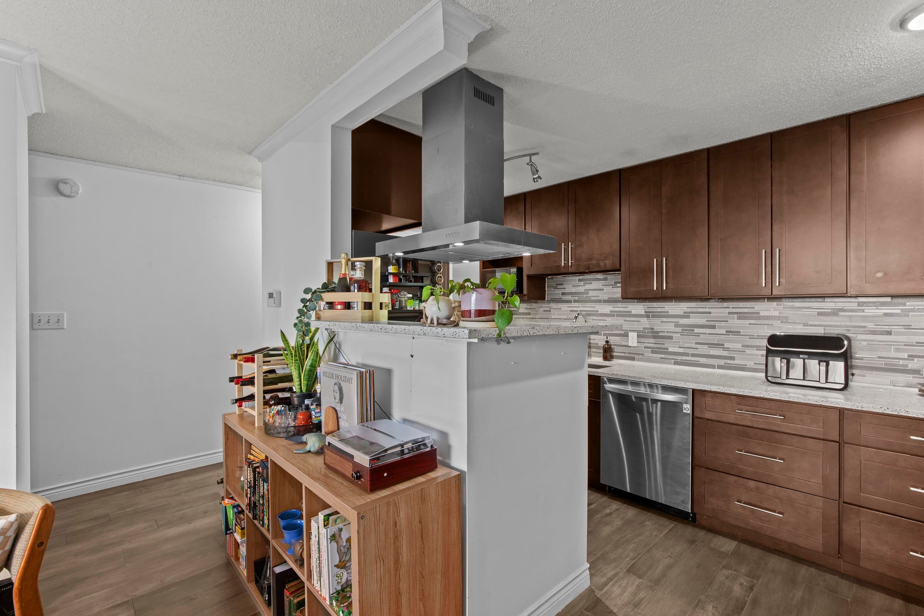 203 - 310 W 3rd Street, North Vancouver, V7M 1G4 — photo 4