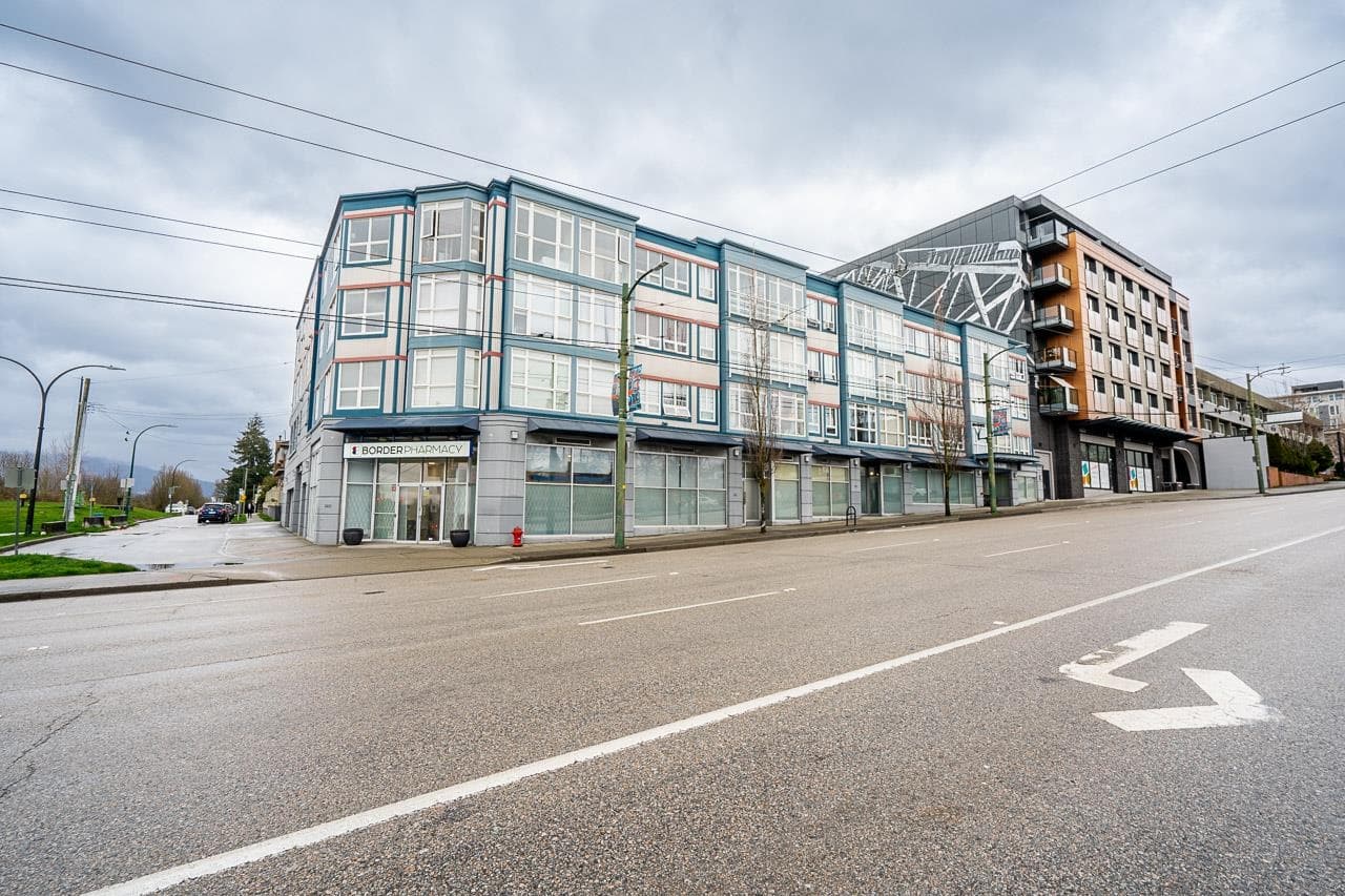 303 - 3423 E Hastings Street, Vancouver, V5K 2A5 — photo 1