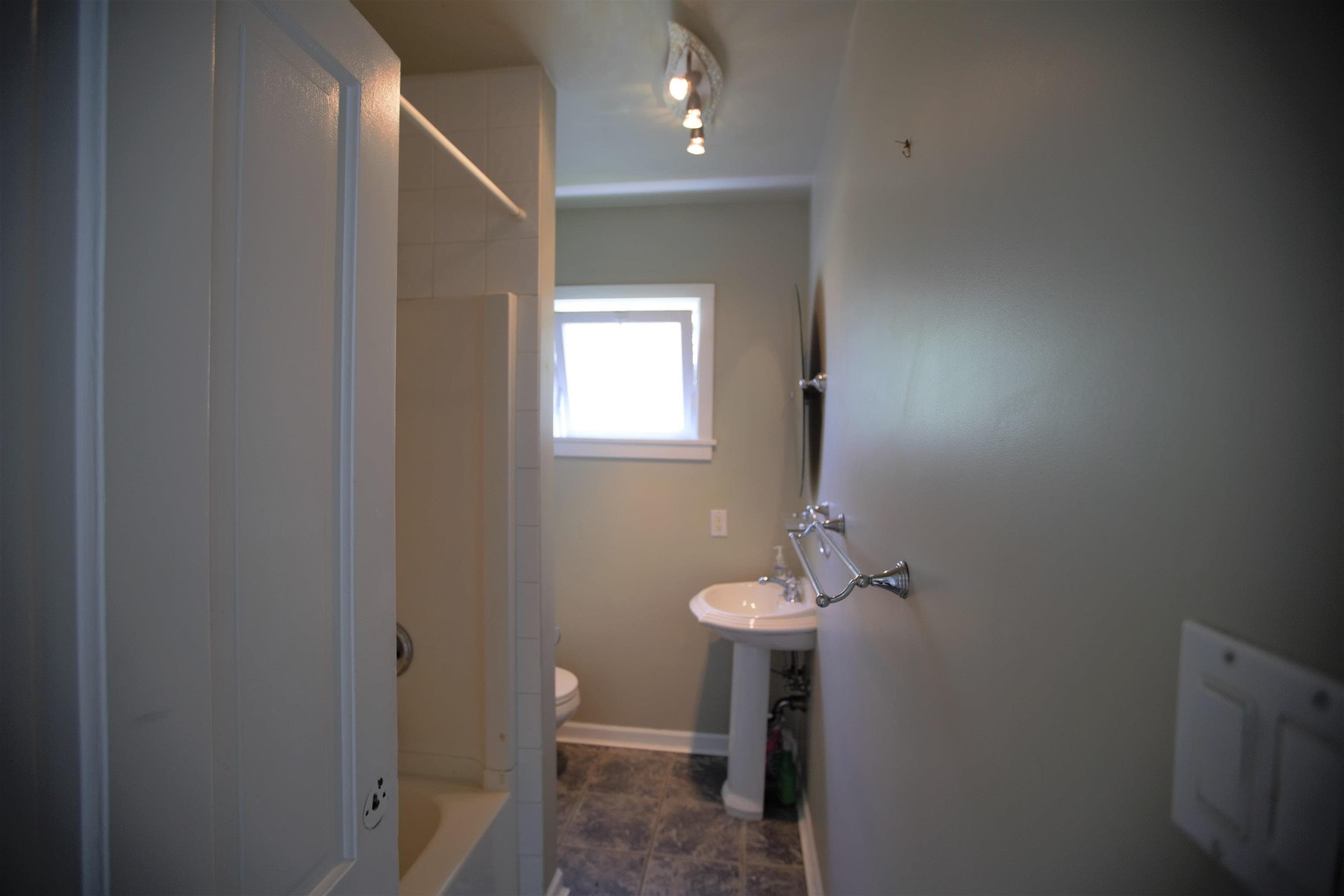 940 Ioco Road, Port Moody, V3H 2X1 — photo 3