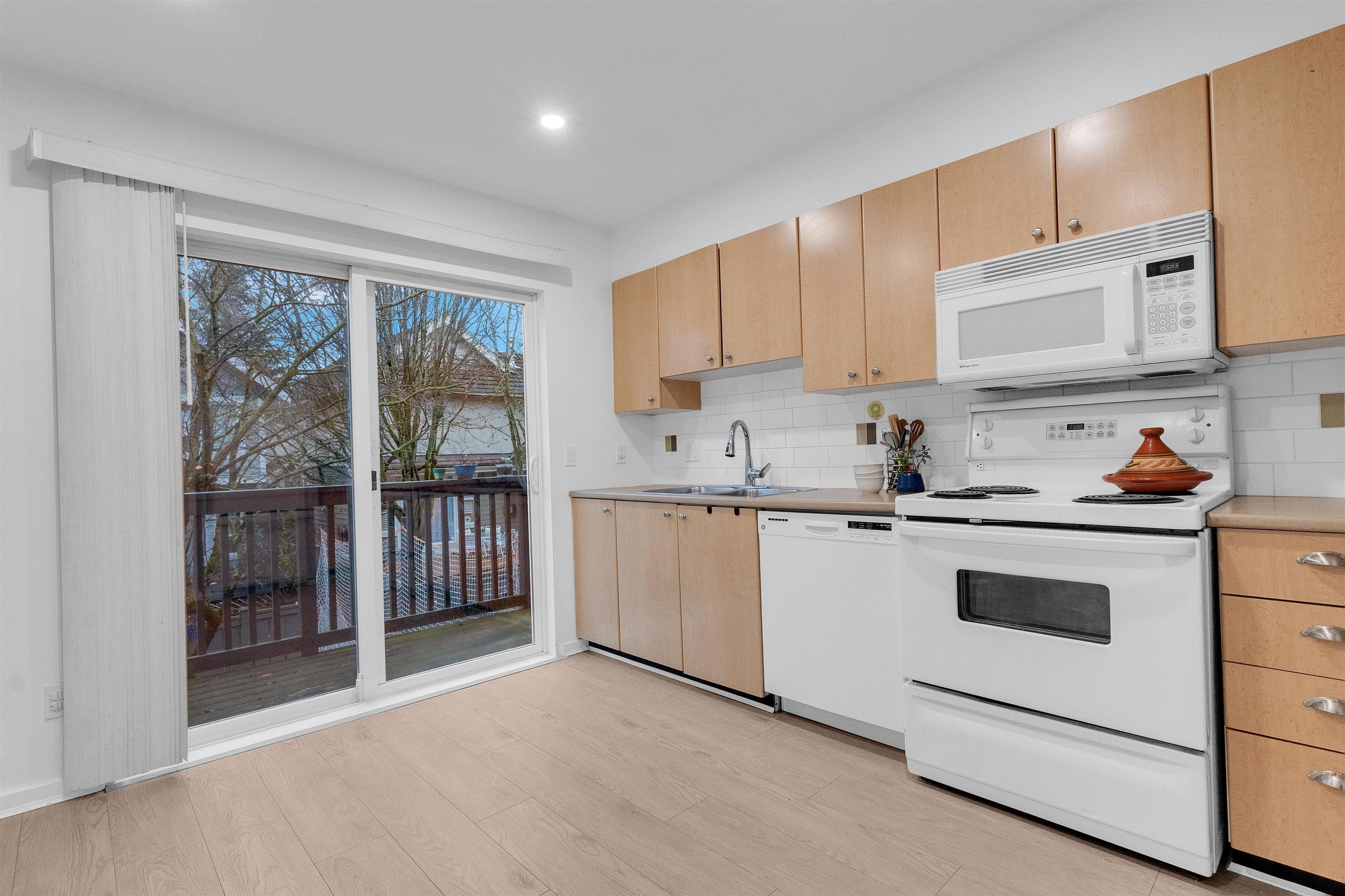 162 - 15236 36 Avenue, Surrey, V3Z 2B3 — photo 2