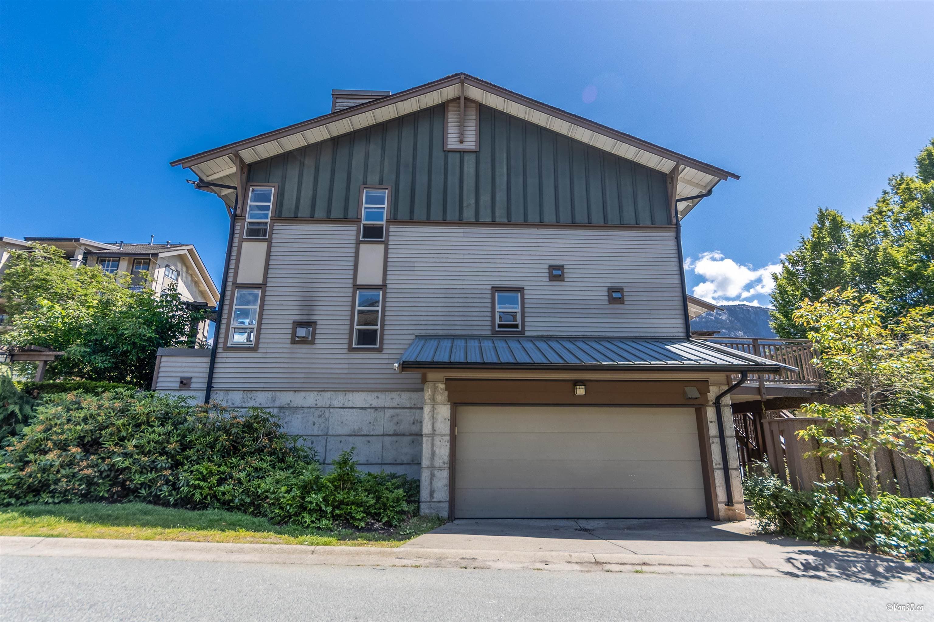 1190 Village Green Way, Squamish