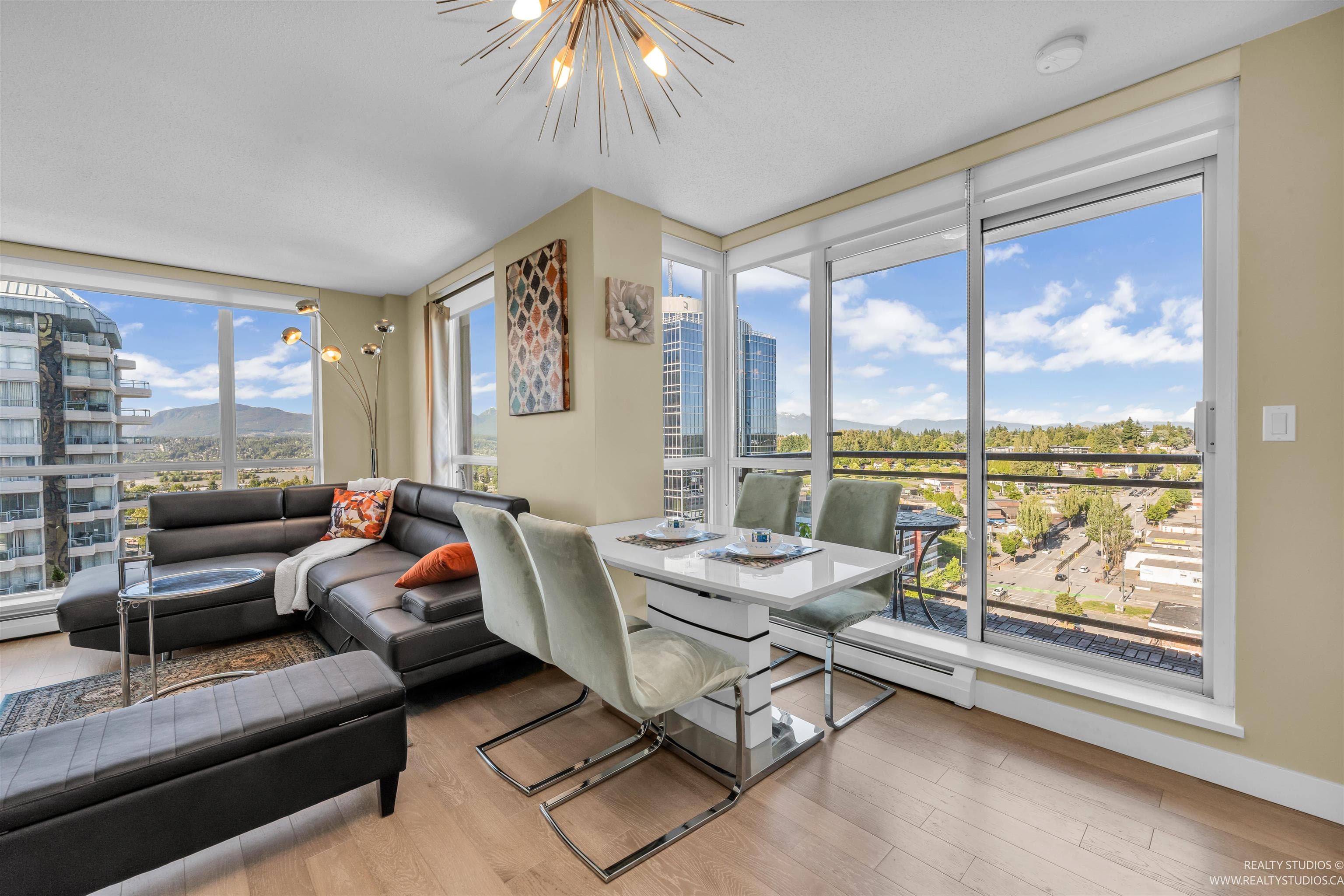 1710 - 10777 University Drive, Surrey, V3T 0E7 — photo 2