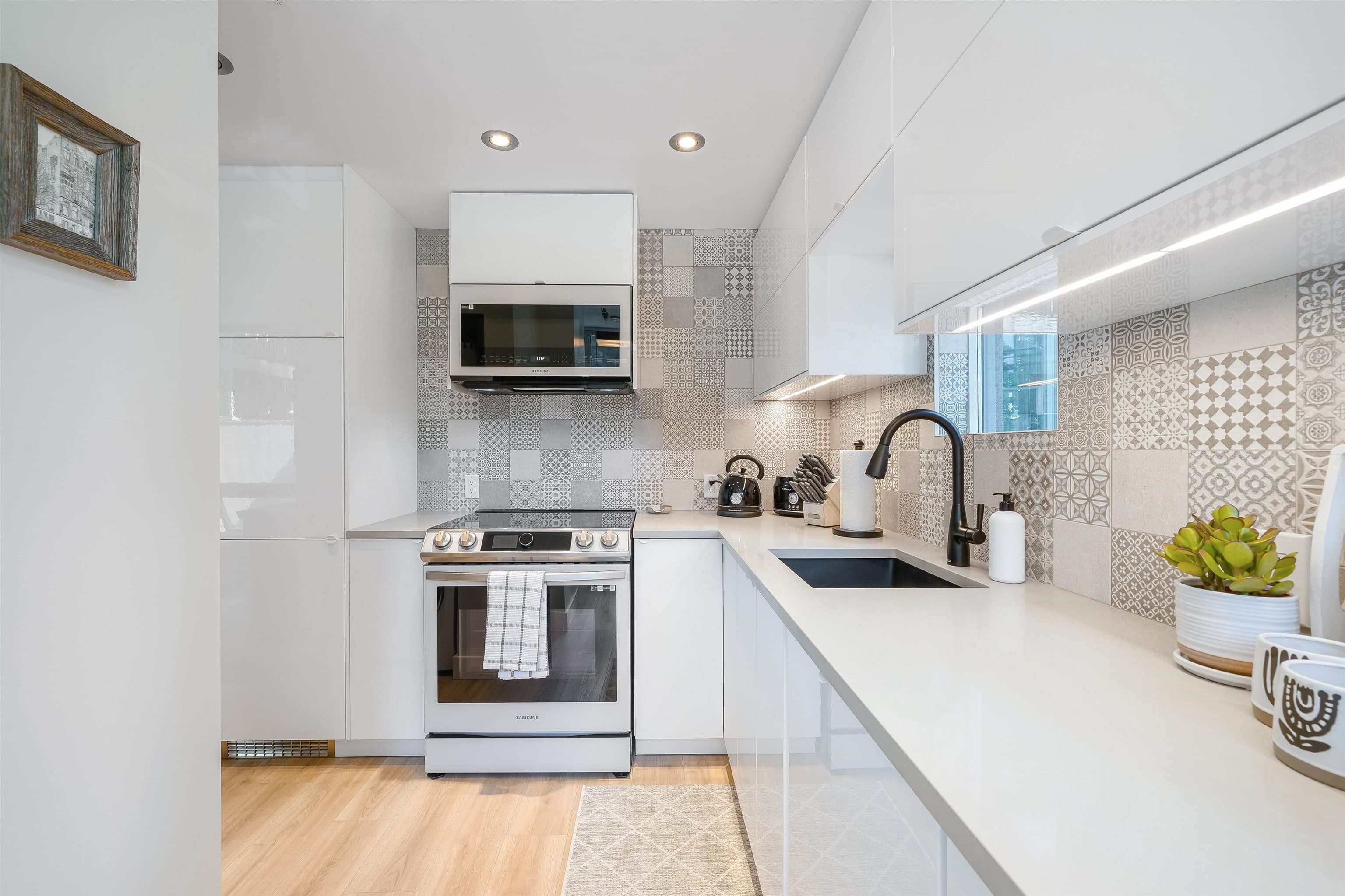 707 - 1166 Melville Street, Vancouver, V6E 4P5 — photo 3
