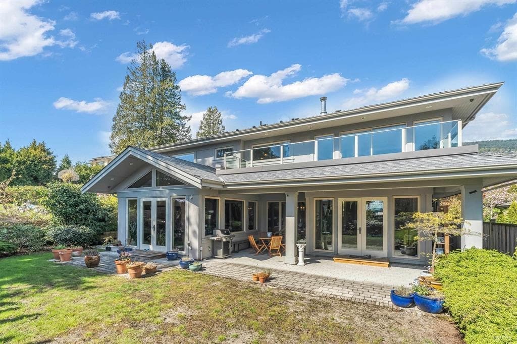 2566 Marine Drive, West Vancouver, V7V 1L4 — photo 2